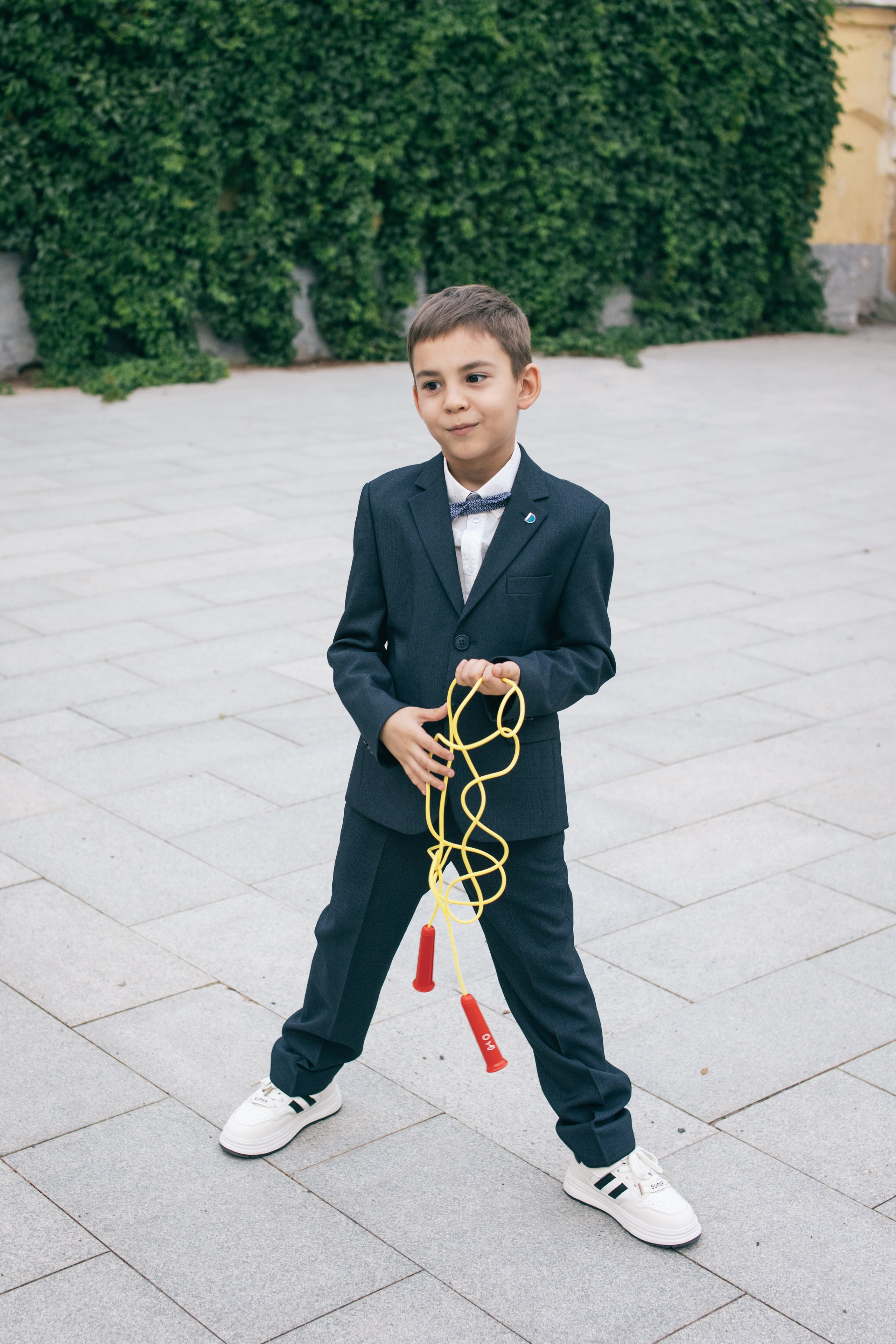 Рома и Белла идут в школу. Фотограф в Оренбурге. Профессиональный фотограф