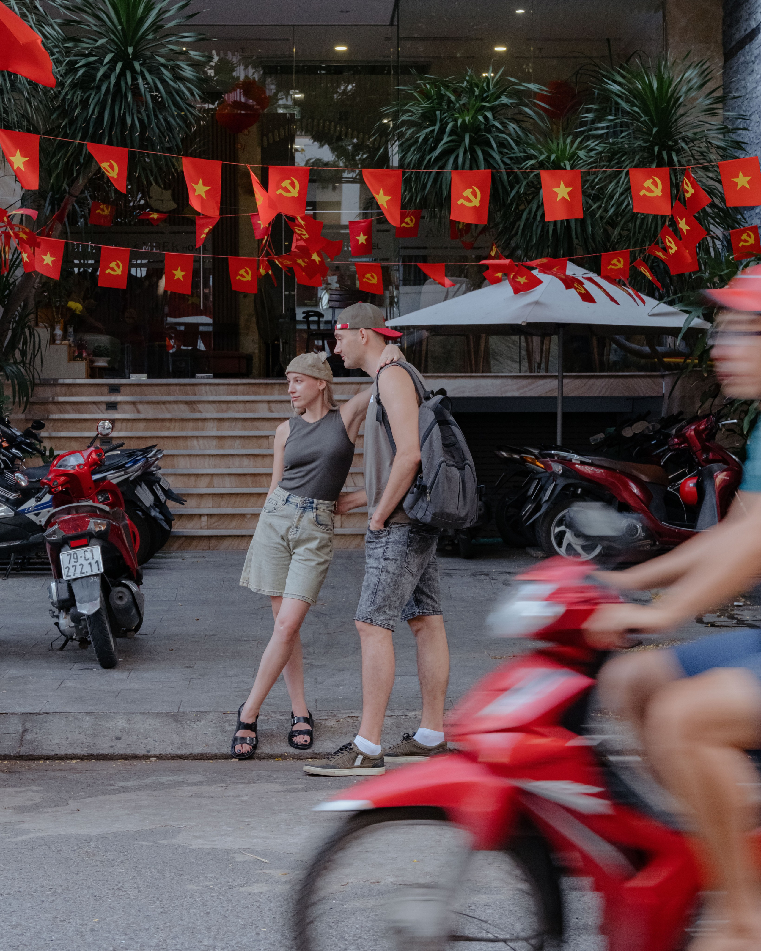 Rasilya and Ildar. An hour before sunset. Portrait photographer Nha Trang | Julia Meshanina