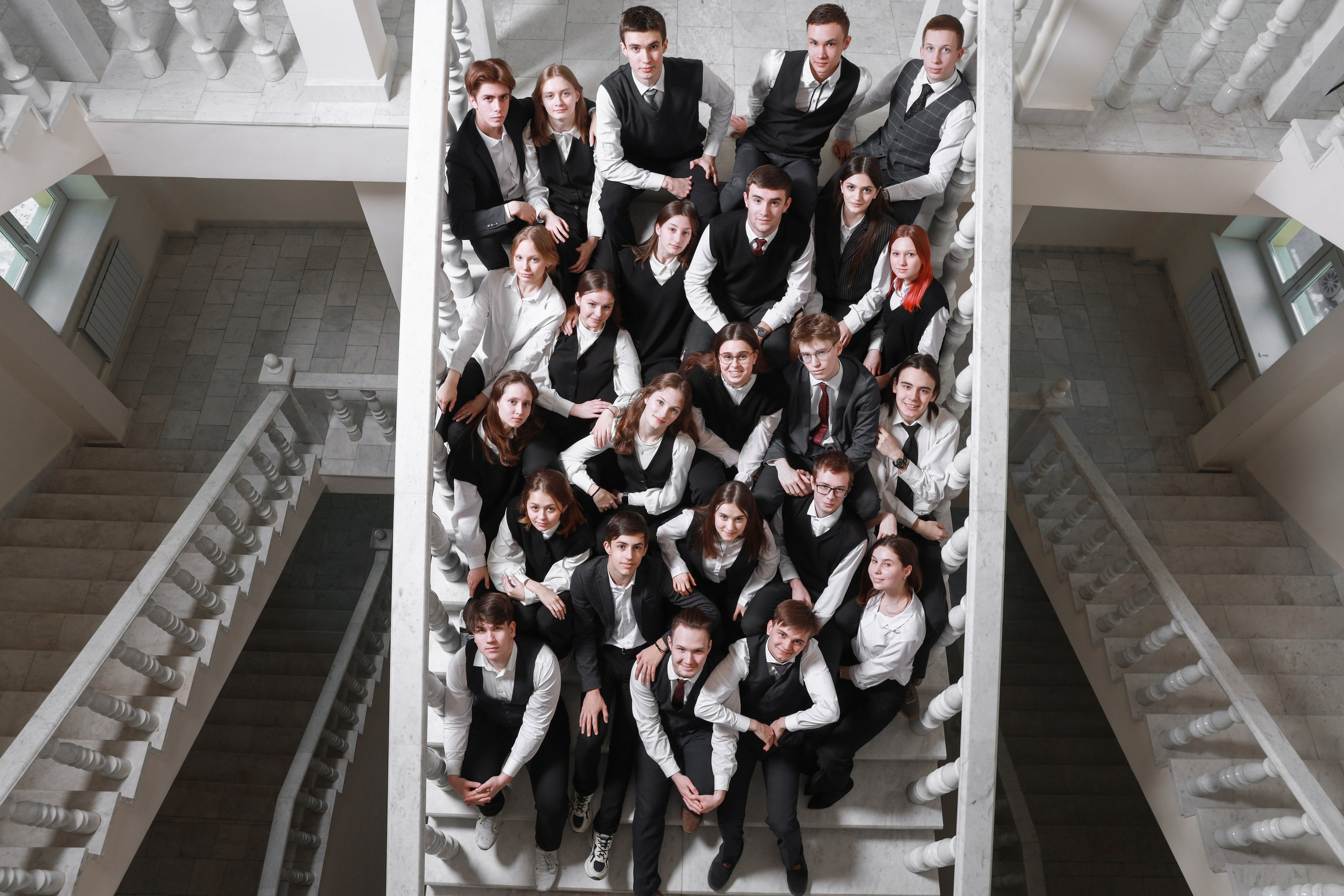 Заказать выпускной школьный альбом Тюмень. Выпускные альбомы в Тюмени для школ, садов, вузов спортивных секций