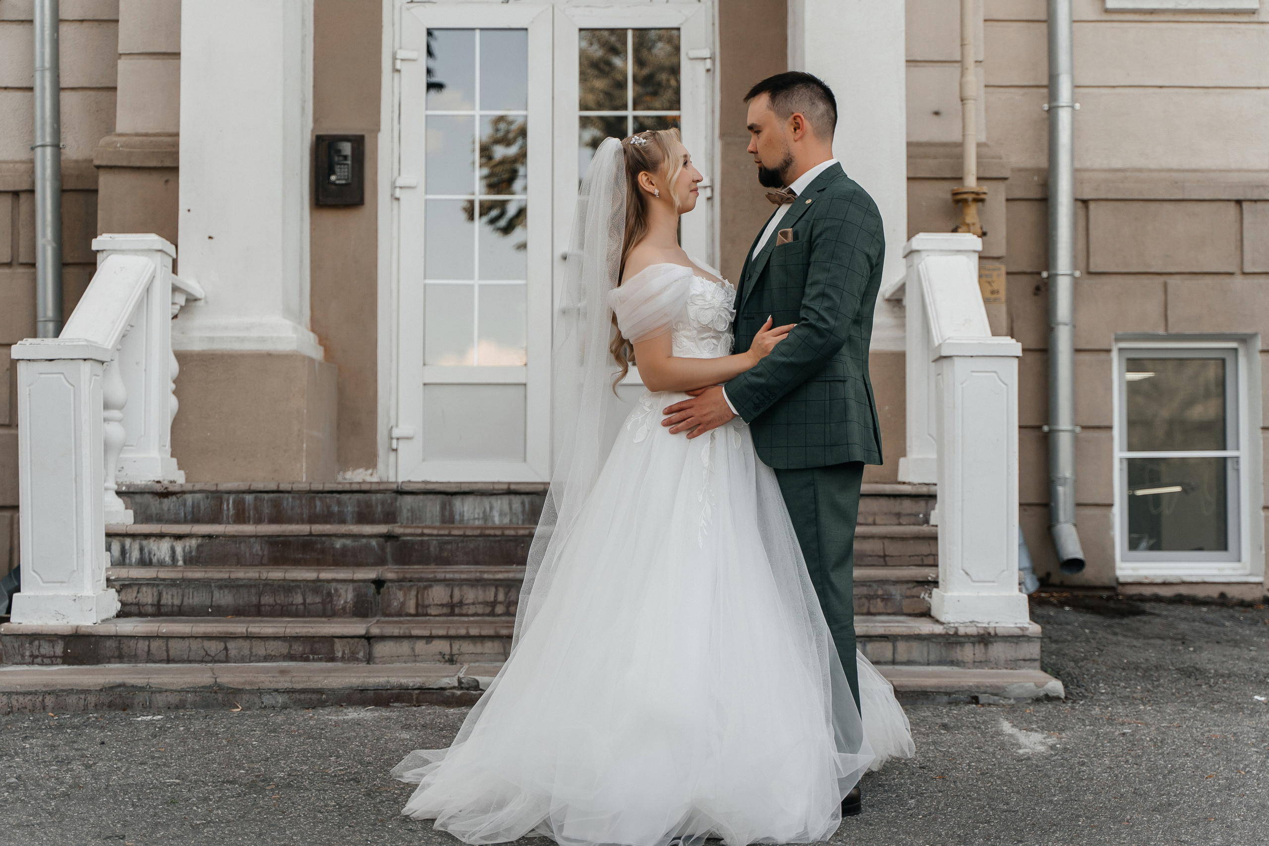 Свадебная прогулка. Свадебный фотограф видеограф Чебоксары