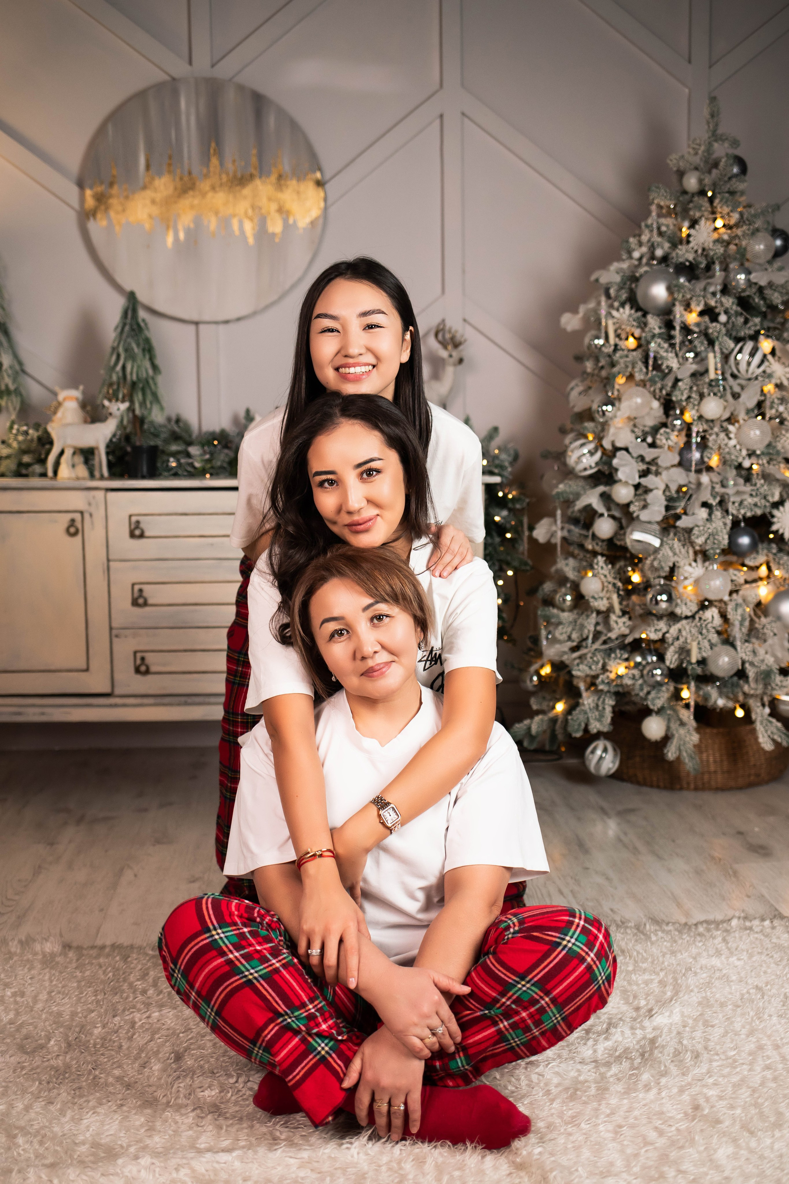 Семейная фотосессия в студии. Фотограф новорожденных в Новосибирске