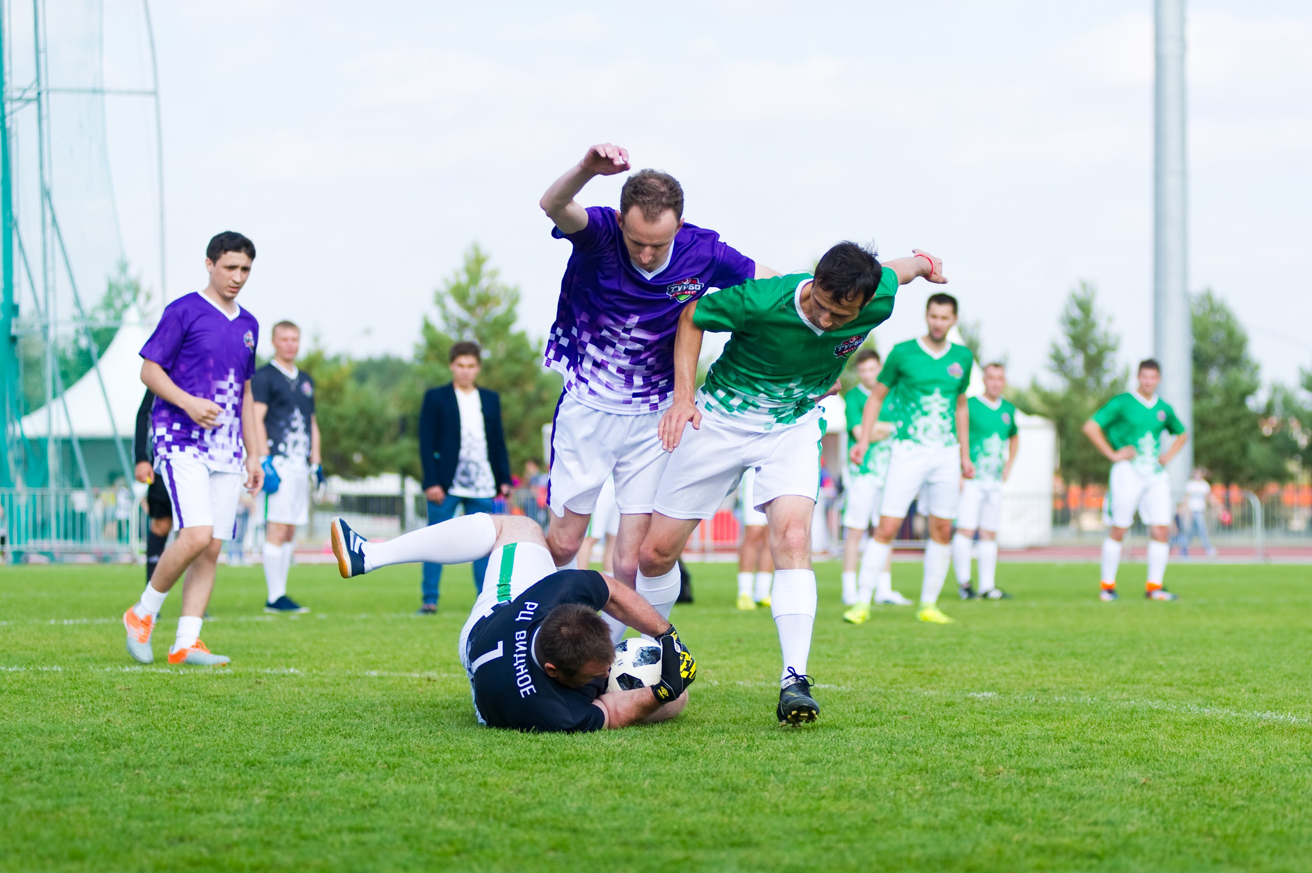 Турбофутбол (корпоративное соревнование «Пятерочки»). Репортажный фотограф и видеограф Слава Думчев. Тимбилдинги, отчетники, корпоративы