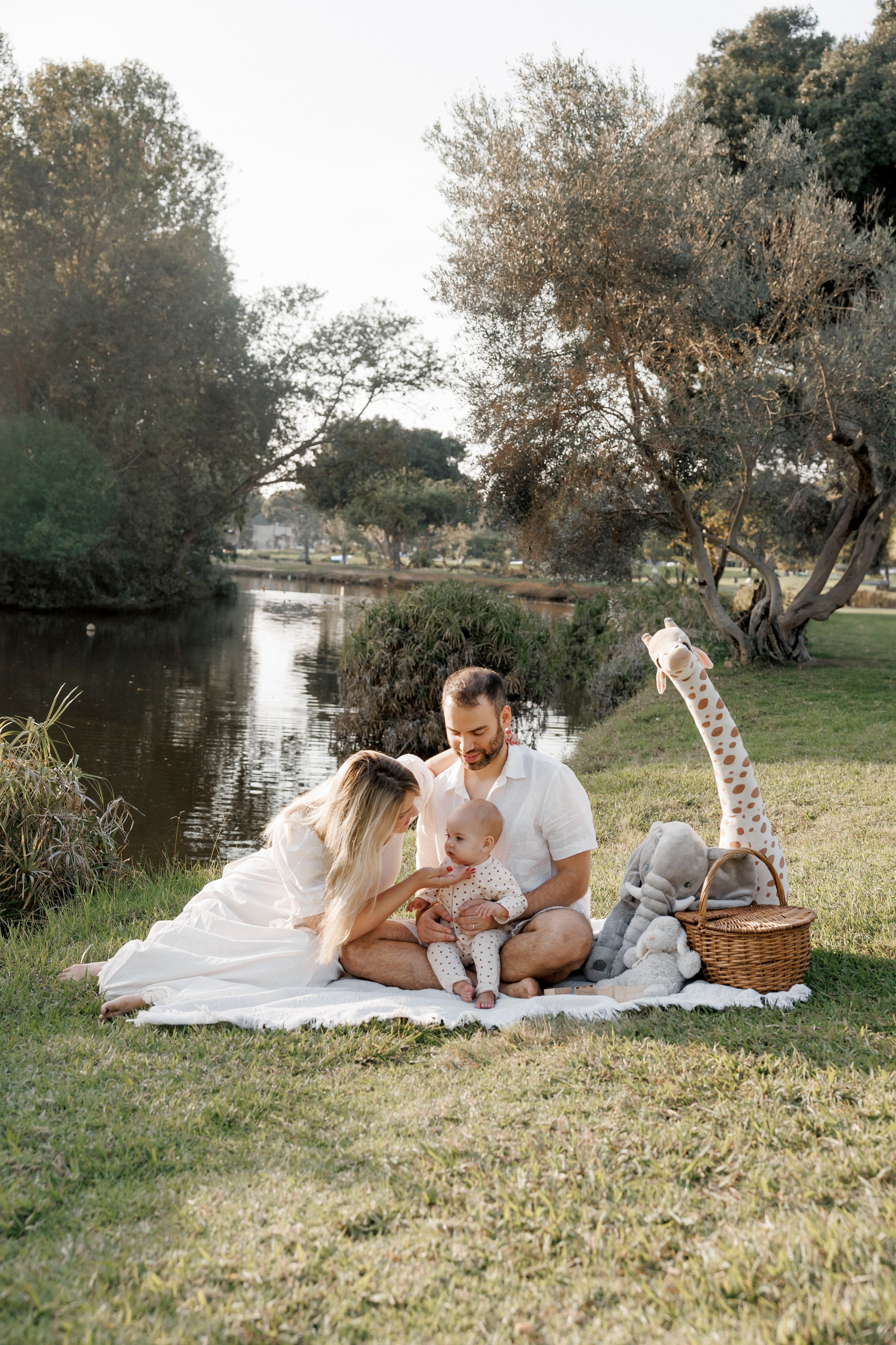First year photoshoot inside the park (sunset). Wedding and family photographer