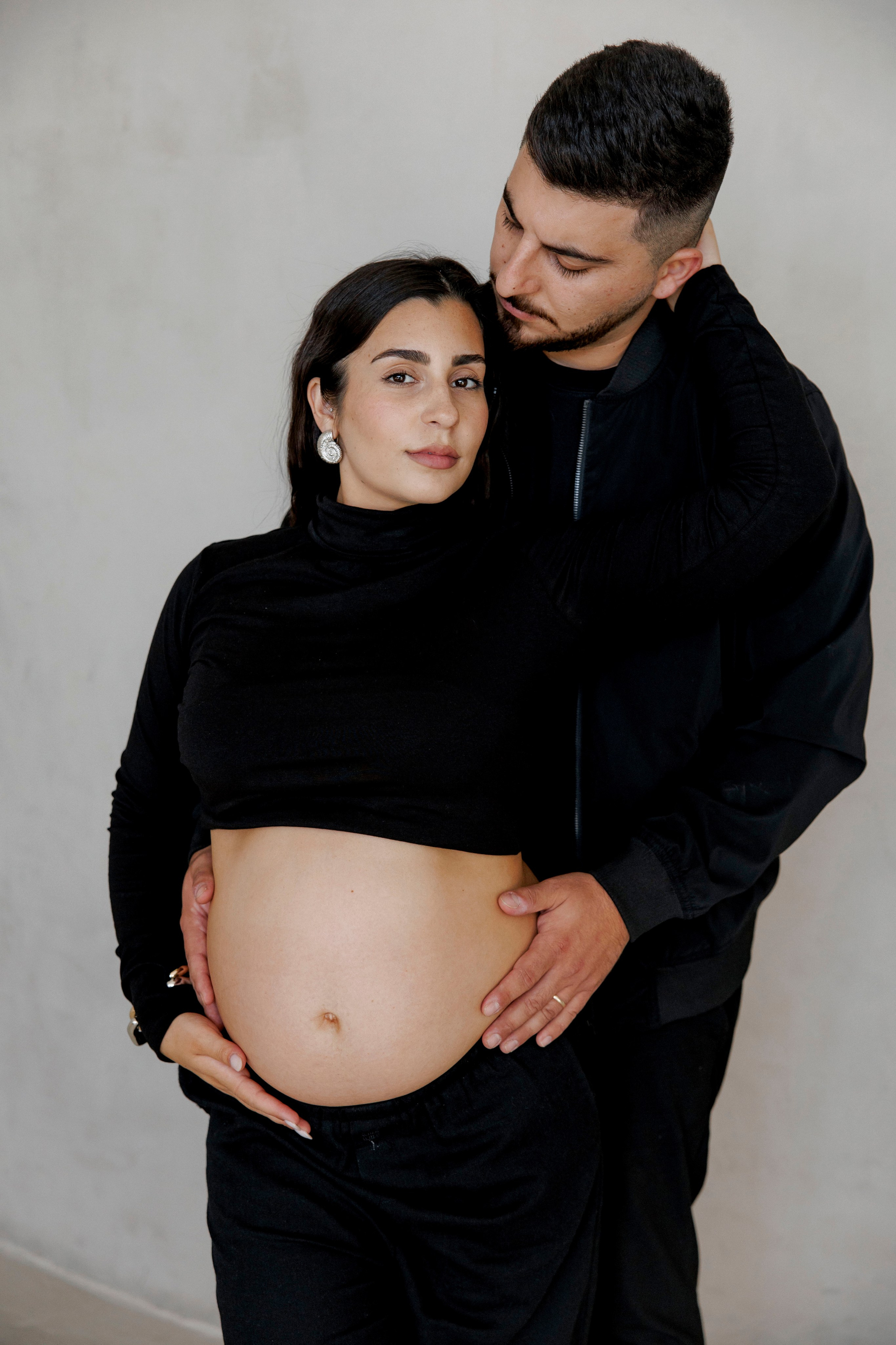 Pregnancy photoshoot inside the Grey Studio. Главная