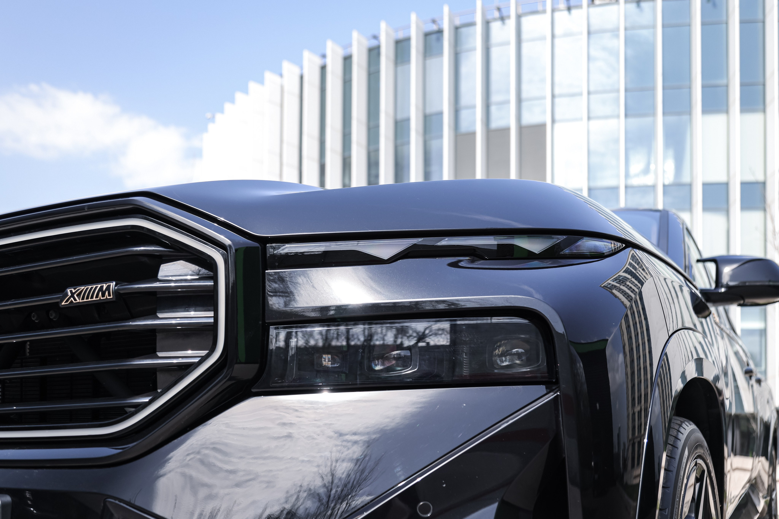 2024 BMW XM. Mixturecaptures