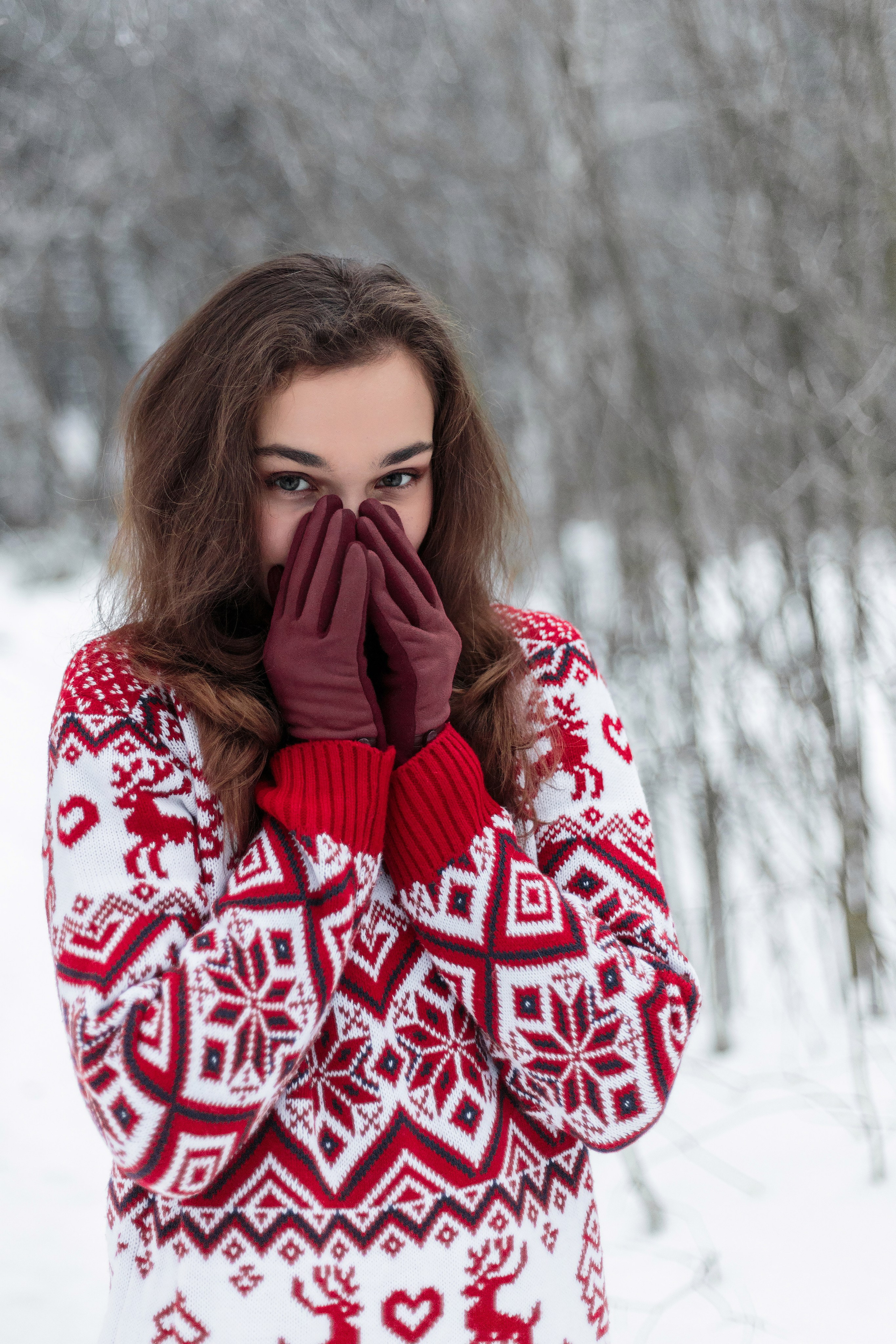 Зимняя фотосессия девушки в лесу. Главная