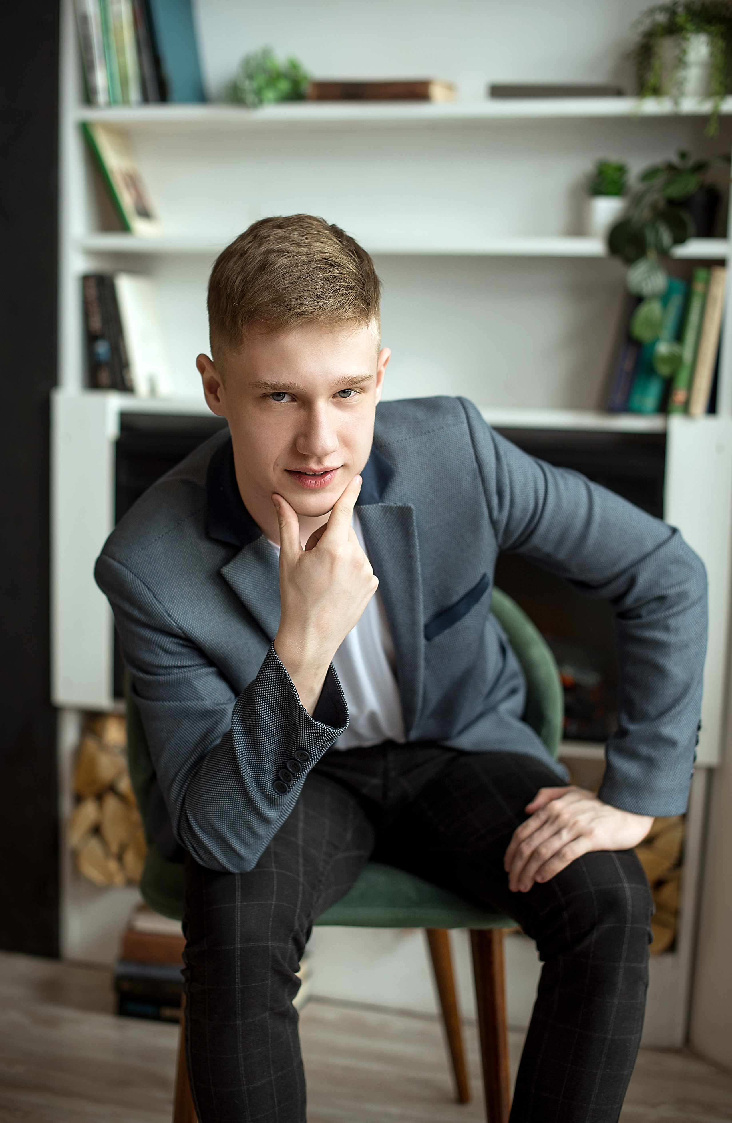 Пример съемки старшеклассников для альбома с наполнение «премиум» стиль съемки классический. Выпускные альбомы для школ и детских садов в Иваново