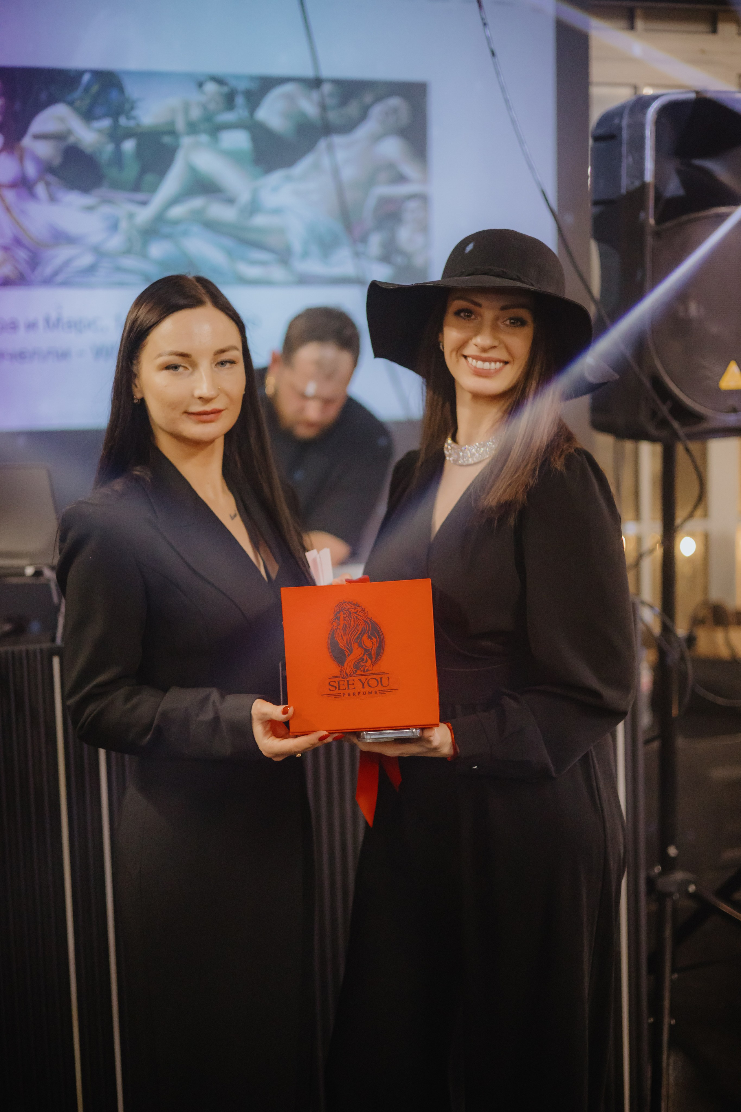 See `You Perfume. Фотограф в Москве и Санкт-Петербурге Дарина