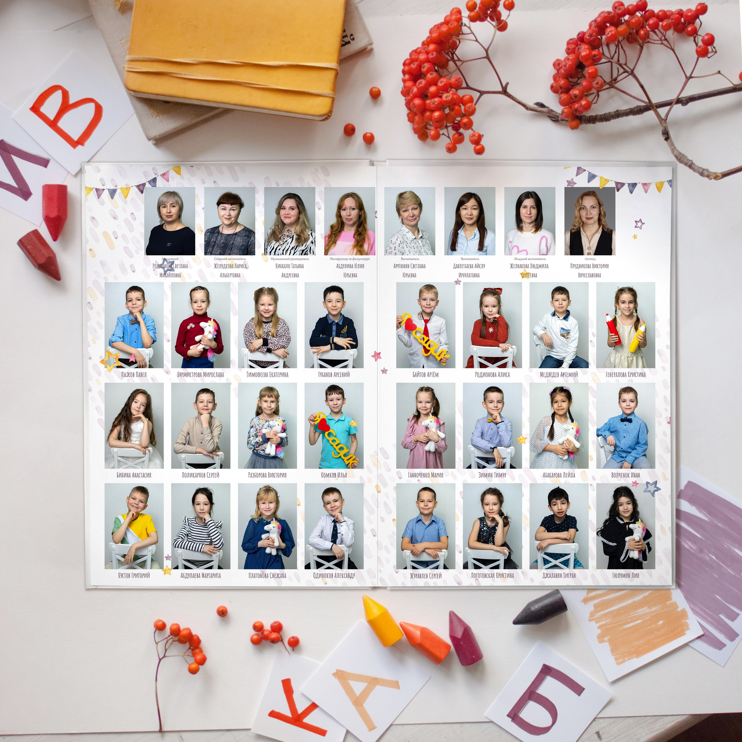 5 разворотов. Выпускные альбомы Саратов Энгельс фотограф Титова Ирина