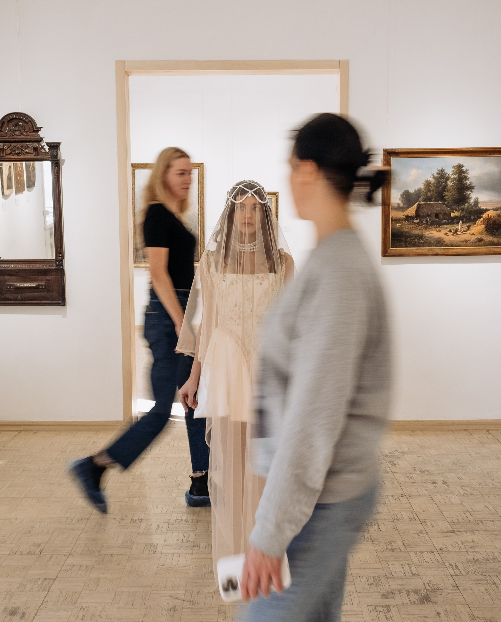 Музей. Невеста