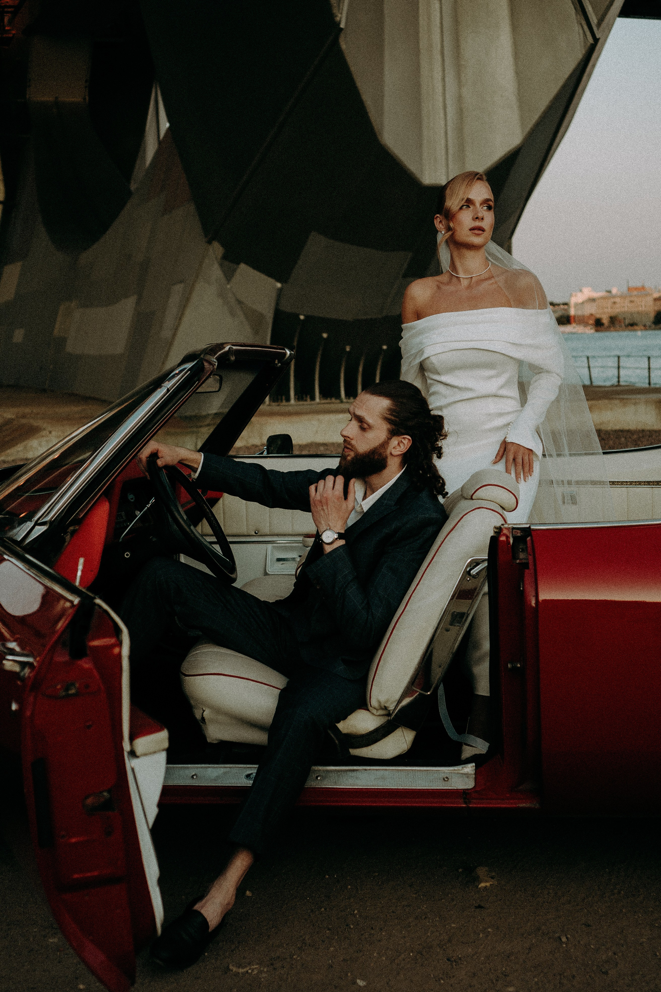 СВАДЕБНАЯ СЬЕМКА ВОЗЛЕ МСОТА БЕТАНКУРА НА КАБРИОЛЕТЕ. Профессиональный фотограф, Санкт-Петербург — Виктория Богомолова