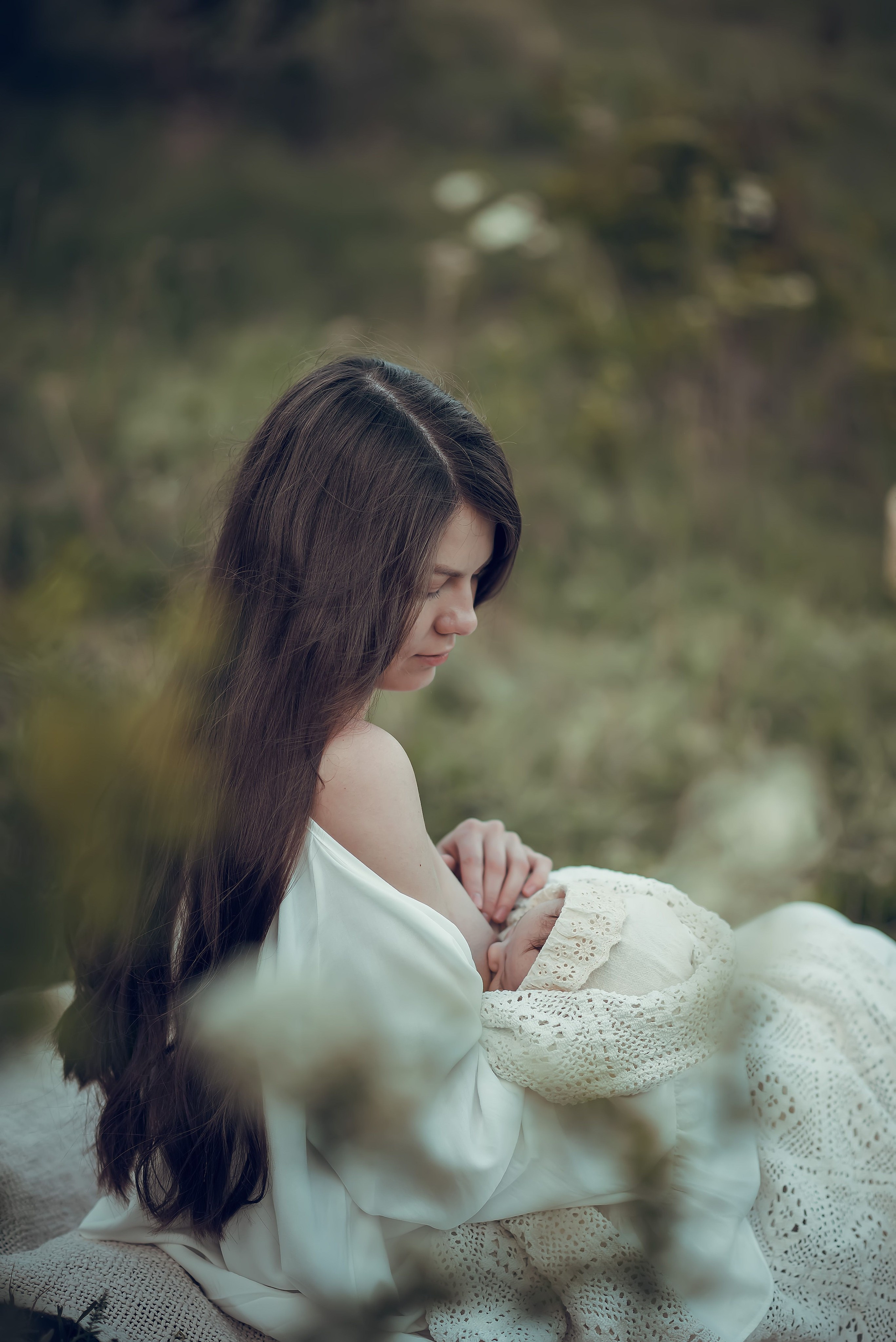 В цветущей спирее. Фотографы крещения/венчания  Красноярск Татьяна и Вячеслав Переваловы