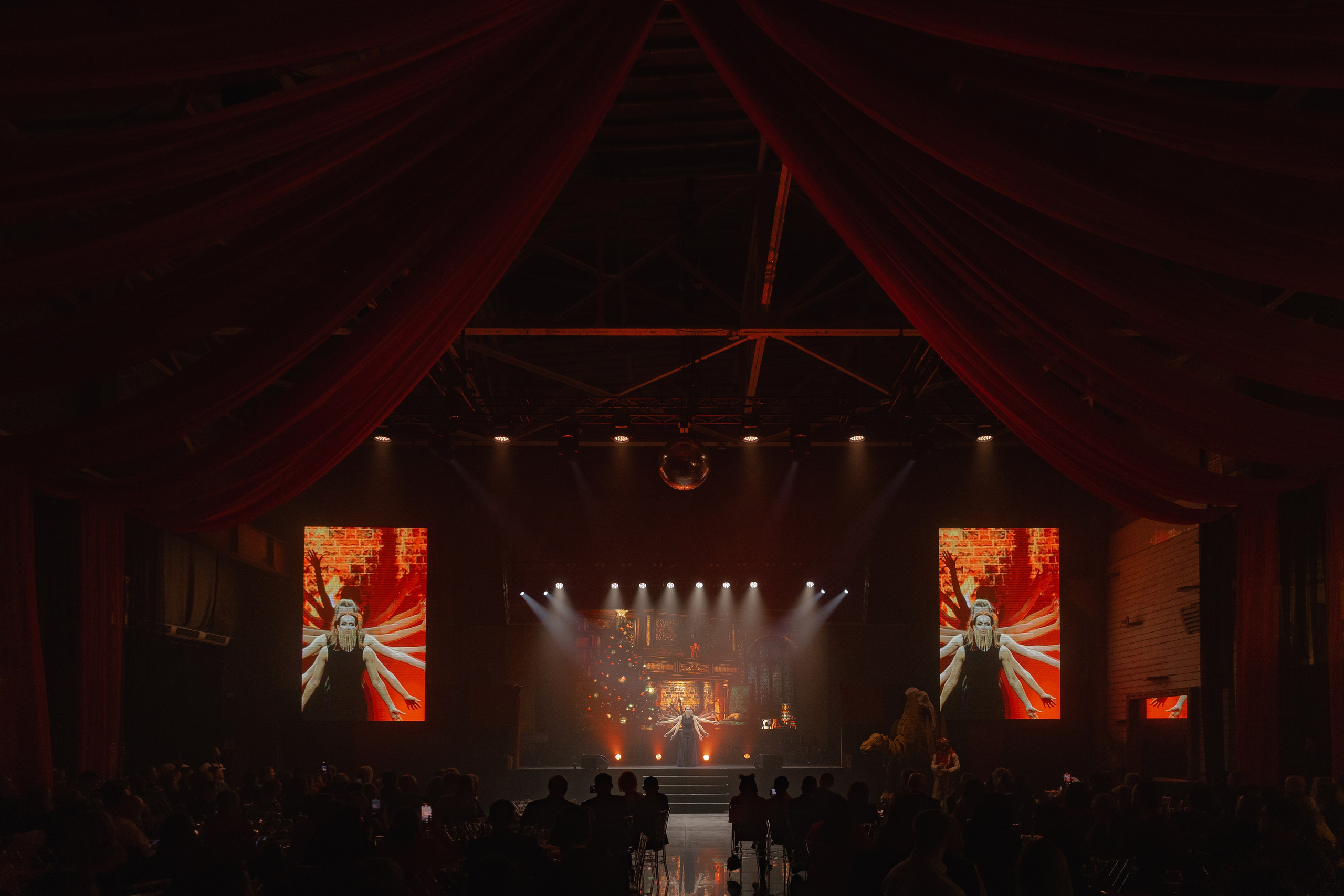 Новогодний корпоратив. КОРПОРАТИВНЫЙ, ИМИДЖЕВЫЙ И РЕПОРТАЖНЫЙ ФОТОГРАФ МАКСИМ МЕШ