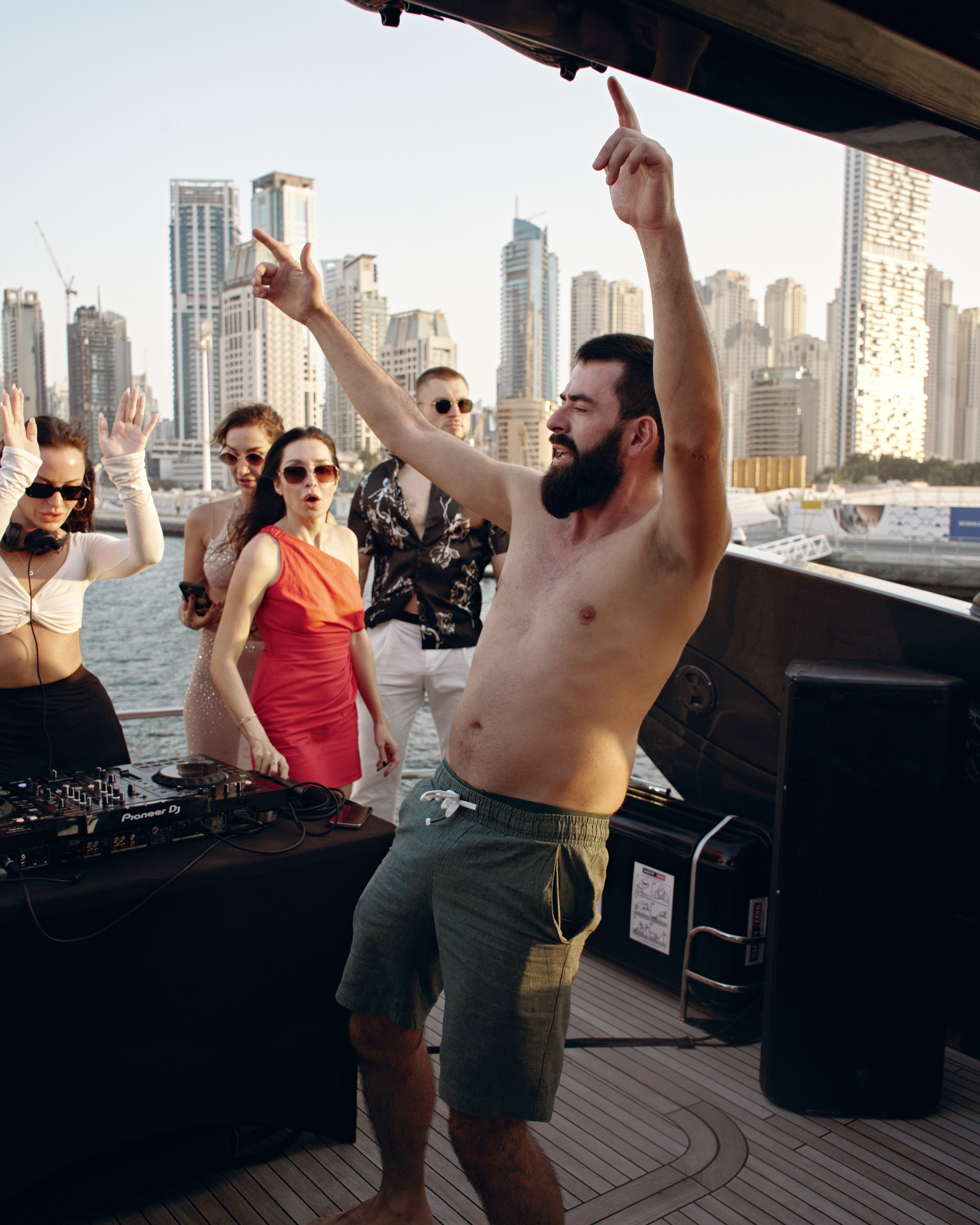 PAVEL DEREVYANKO. NOIZOMAX Художественный фотограф в Дубай