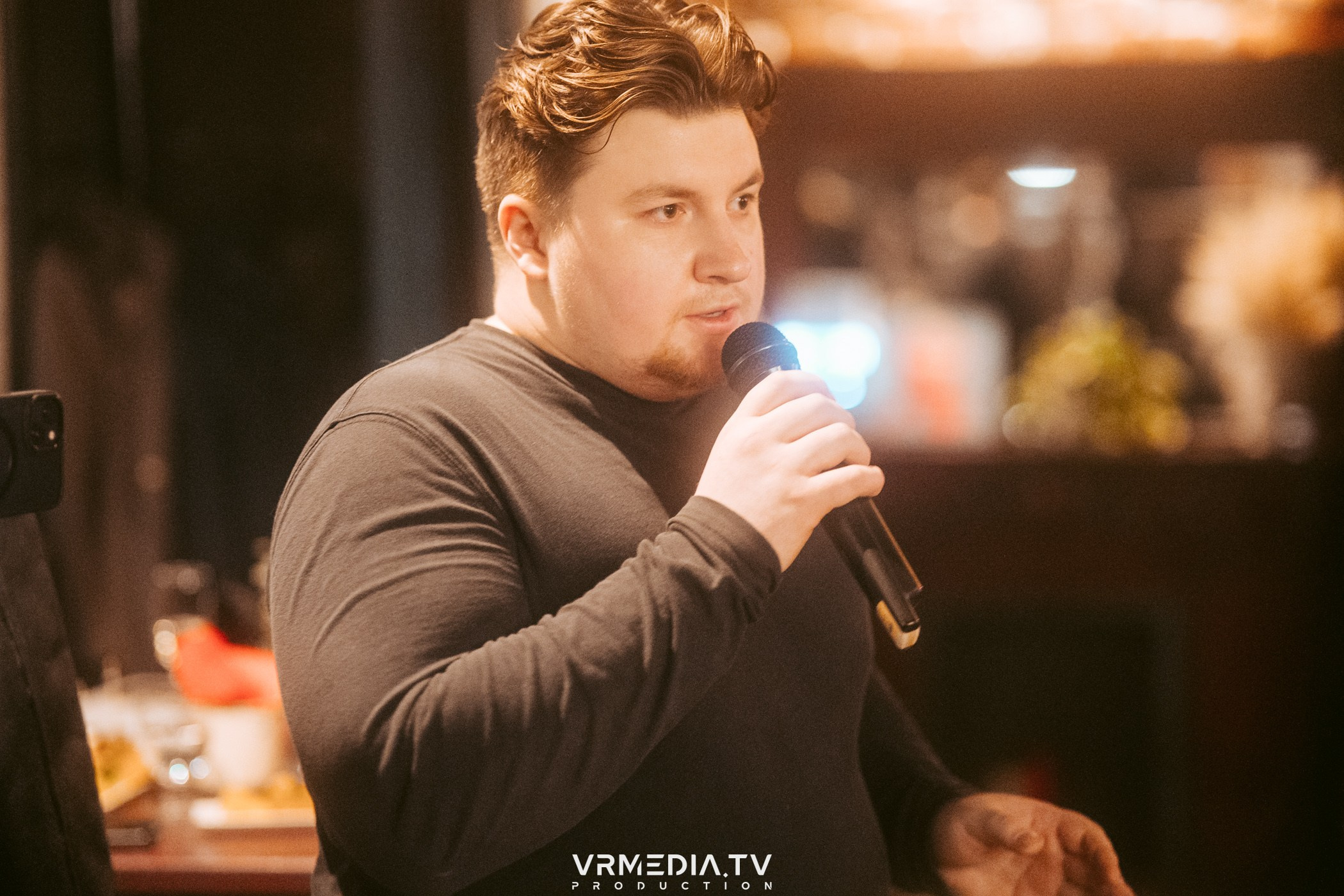 Вино и Стихи в баре «Supreme»