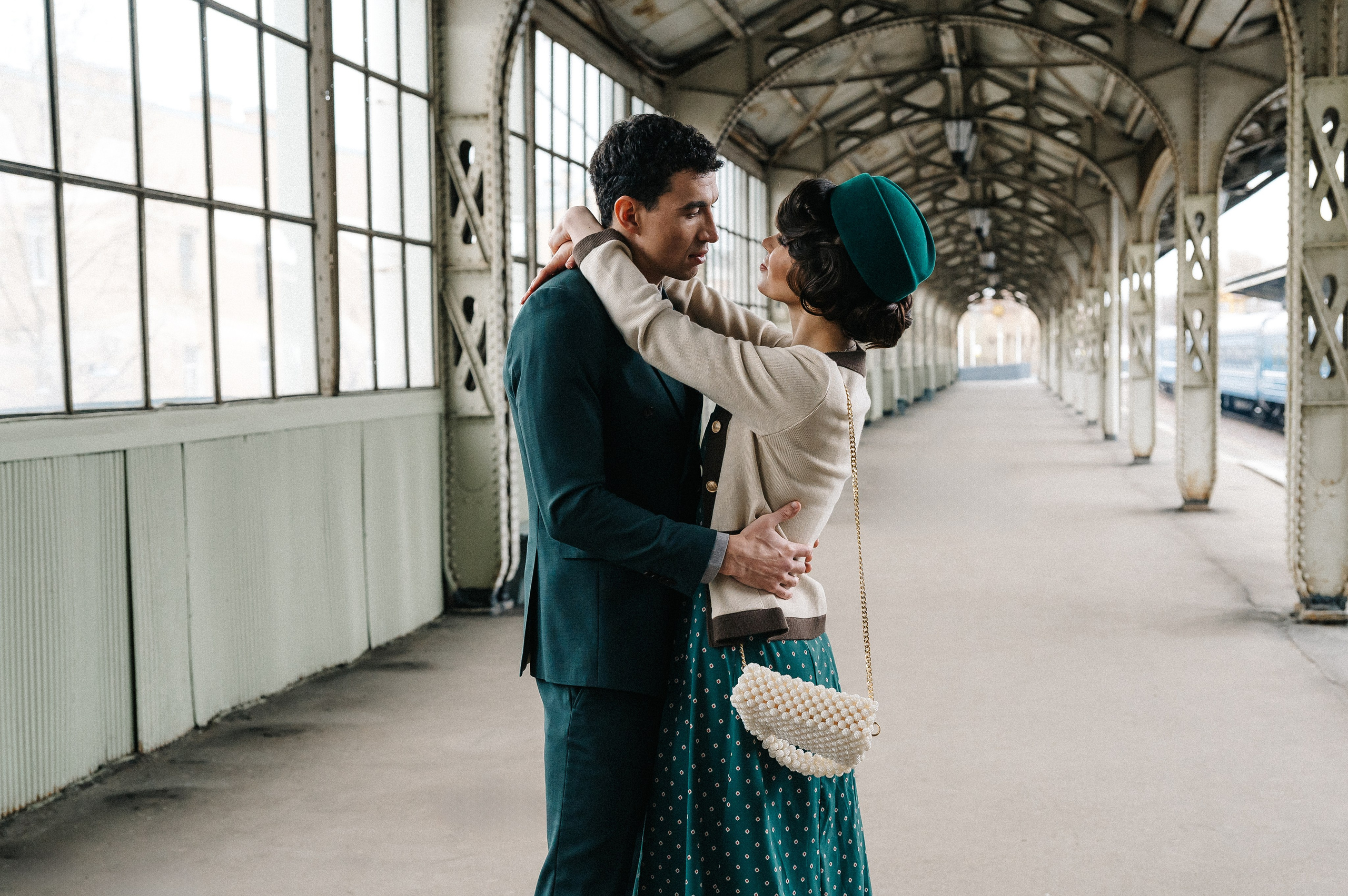 Фотосессия на Витебском вокзале в Санкт-Петербурге. Портретный фотограф Москва Светлана Кашура