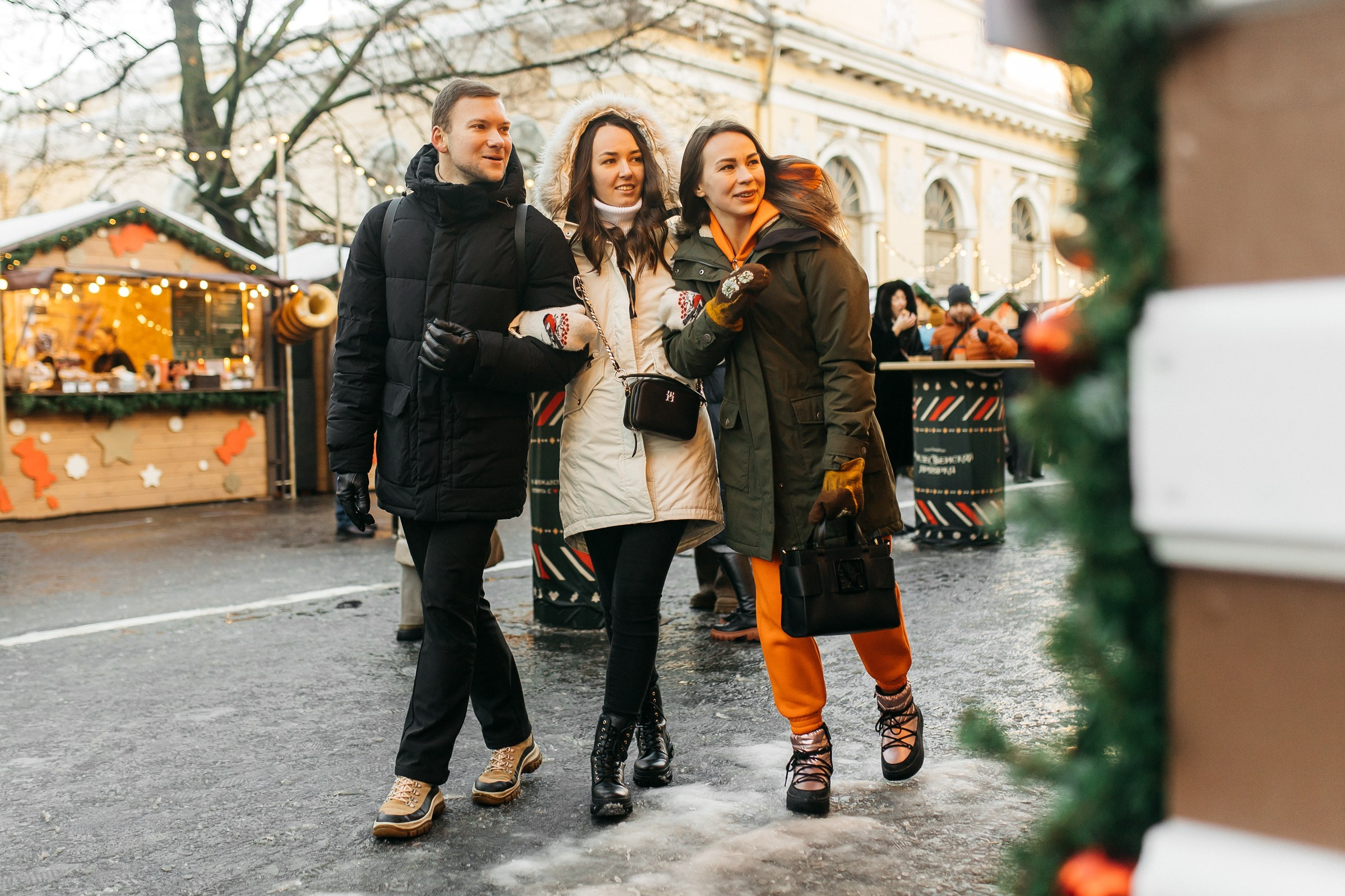 Новогодние уличные фотосессии в красивых локациях Питера