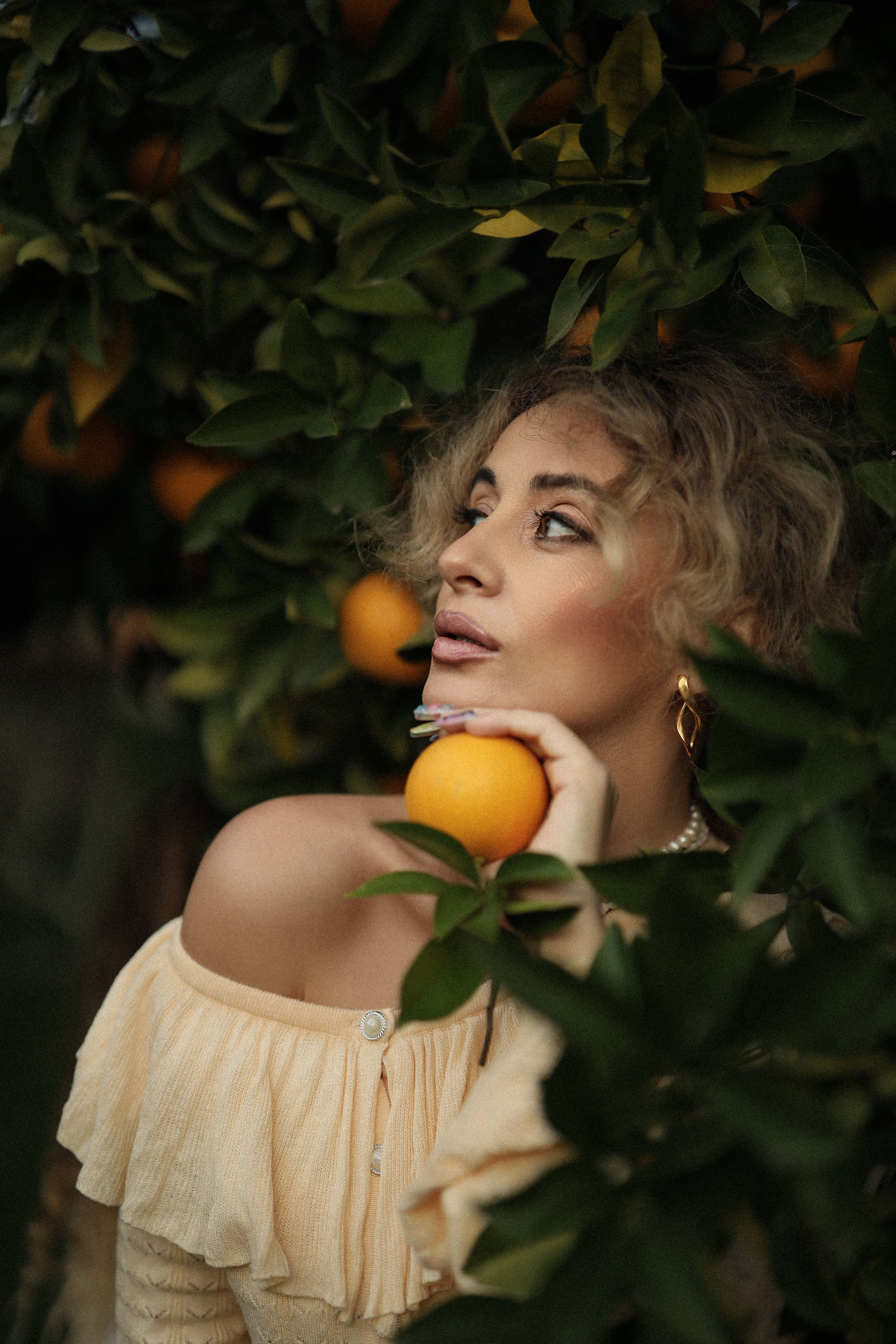 Семейная фотосессия в мандариновом саду Абхазии. Свадебный и семейный фотограф в Абхазии Жанна Соснина