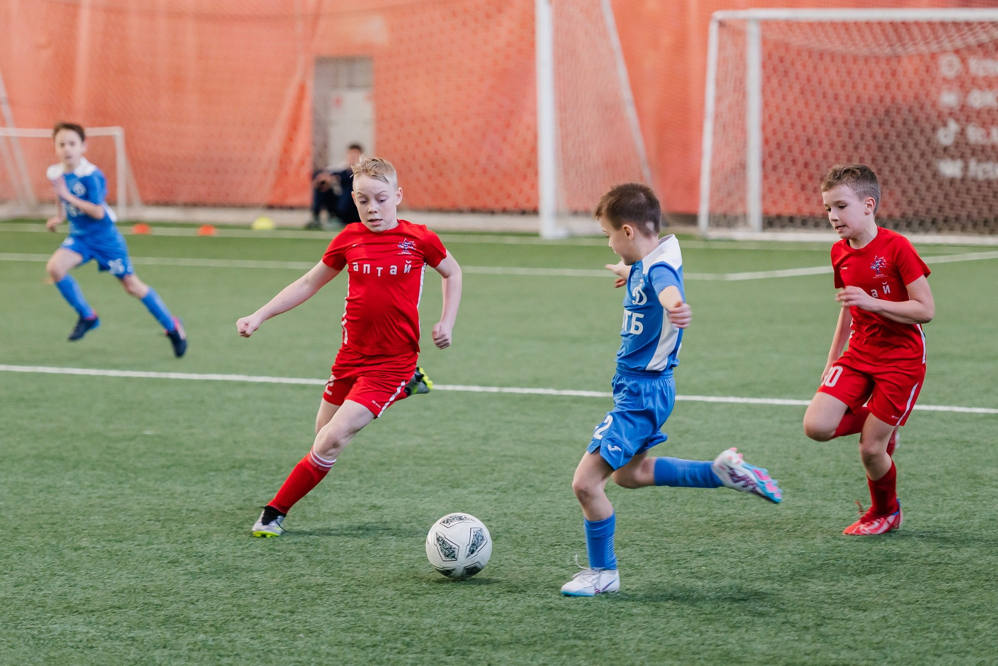 Детский турнир по футболу KAMILOV CUP-2024. Свадебный и репортажный фотограф Никита Сницарев в Барнауле