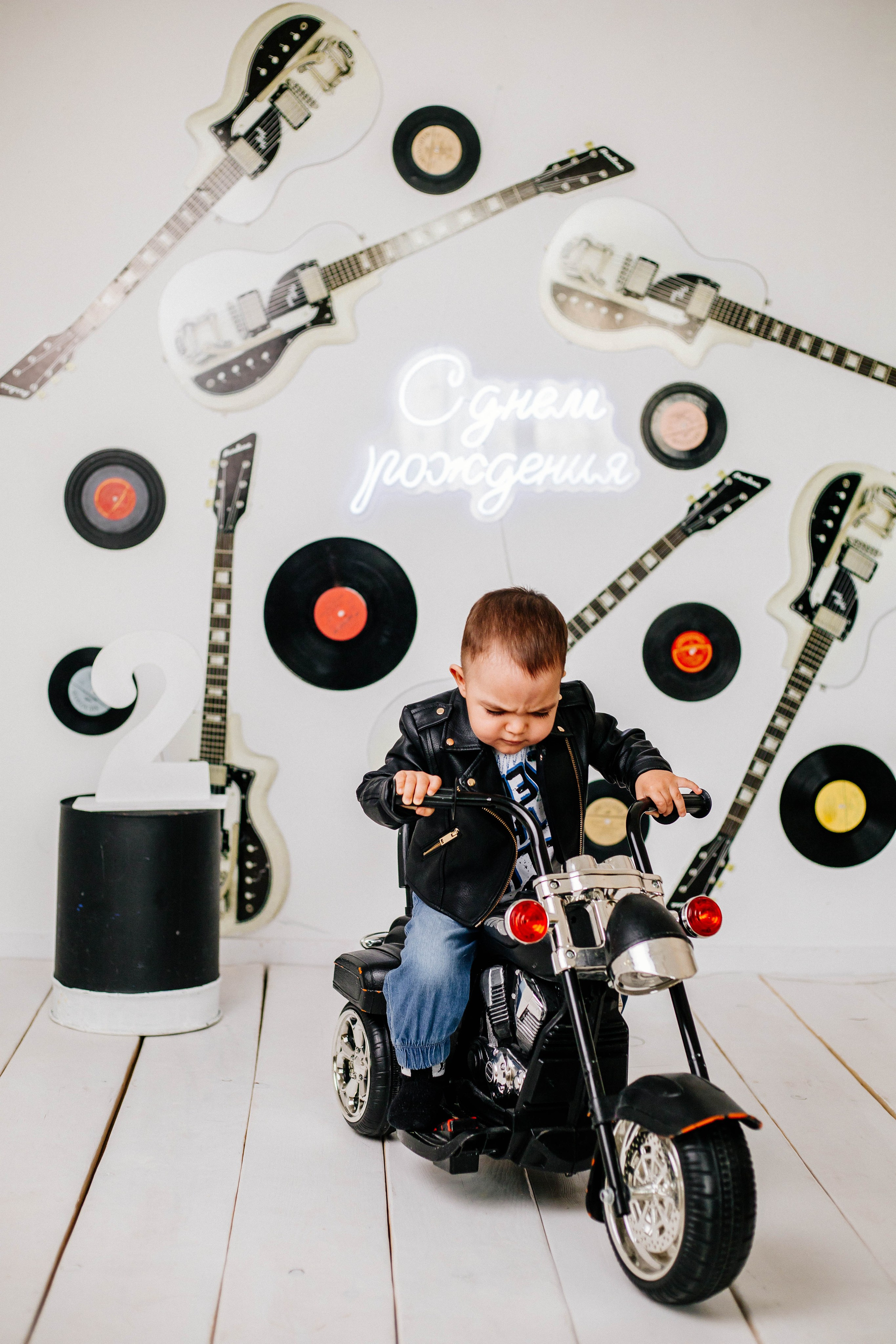 Лев с семьей. Рыжова Тамара