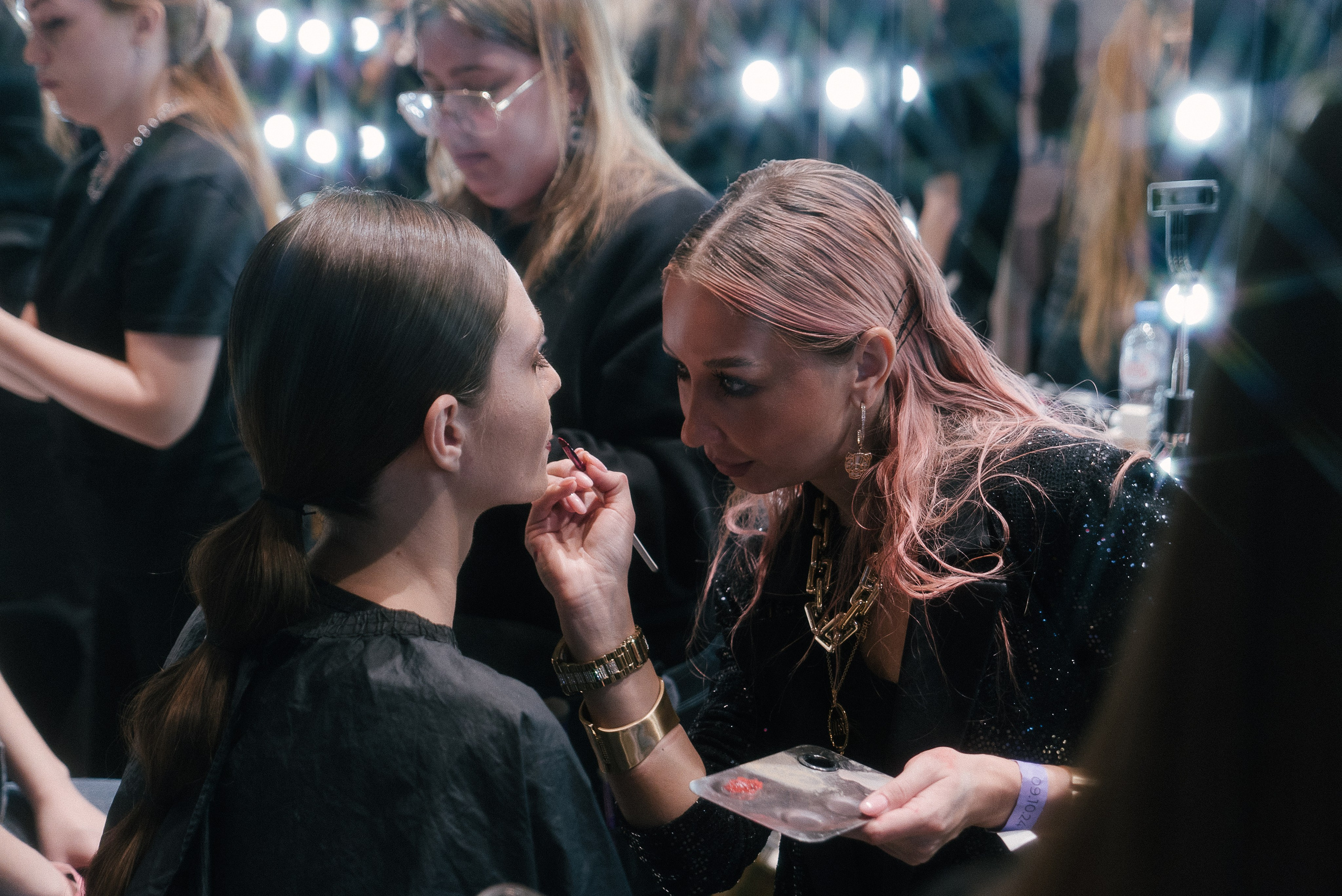 MFW backstage. Фотограф Владимир Тришин