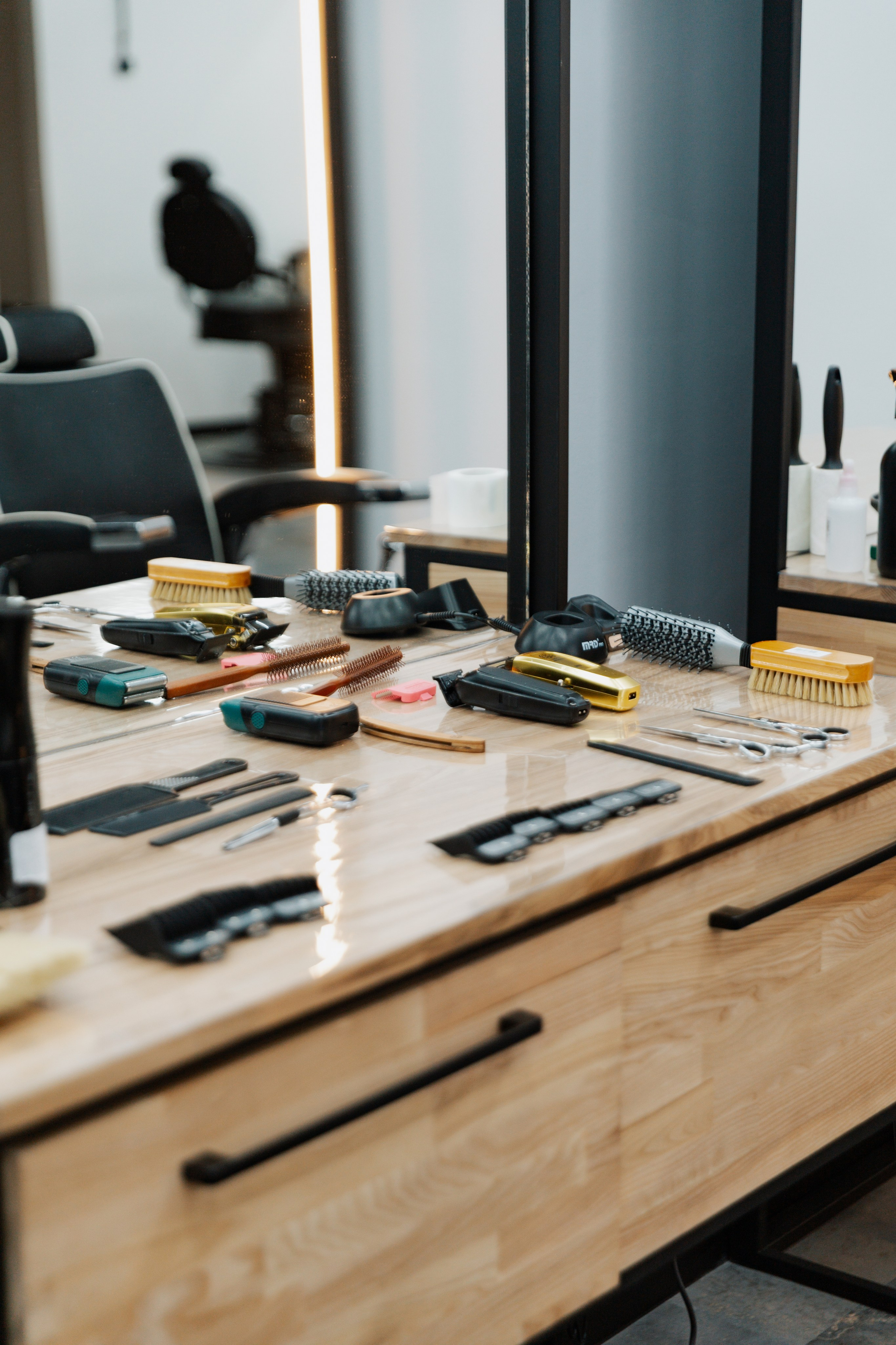 DERBY BARBERSHOP. LIYALEE PHOTO