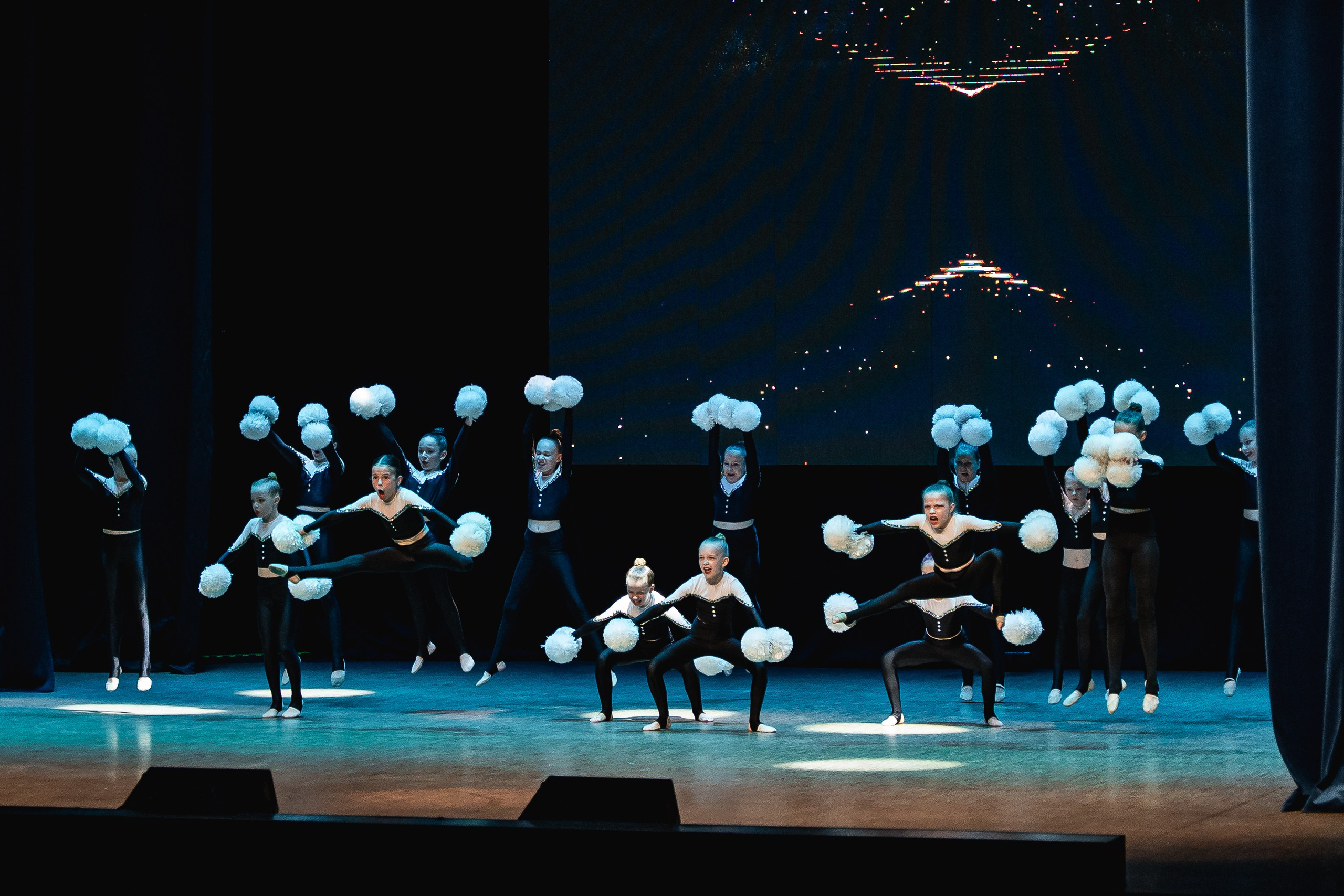 Отчётный концерт танцевально-спортивного клуба «PULSE». Портретный и репортажный фотограф в Воронеже: Анастасия Пузикова