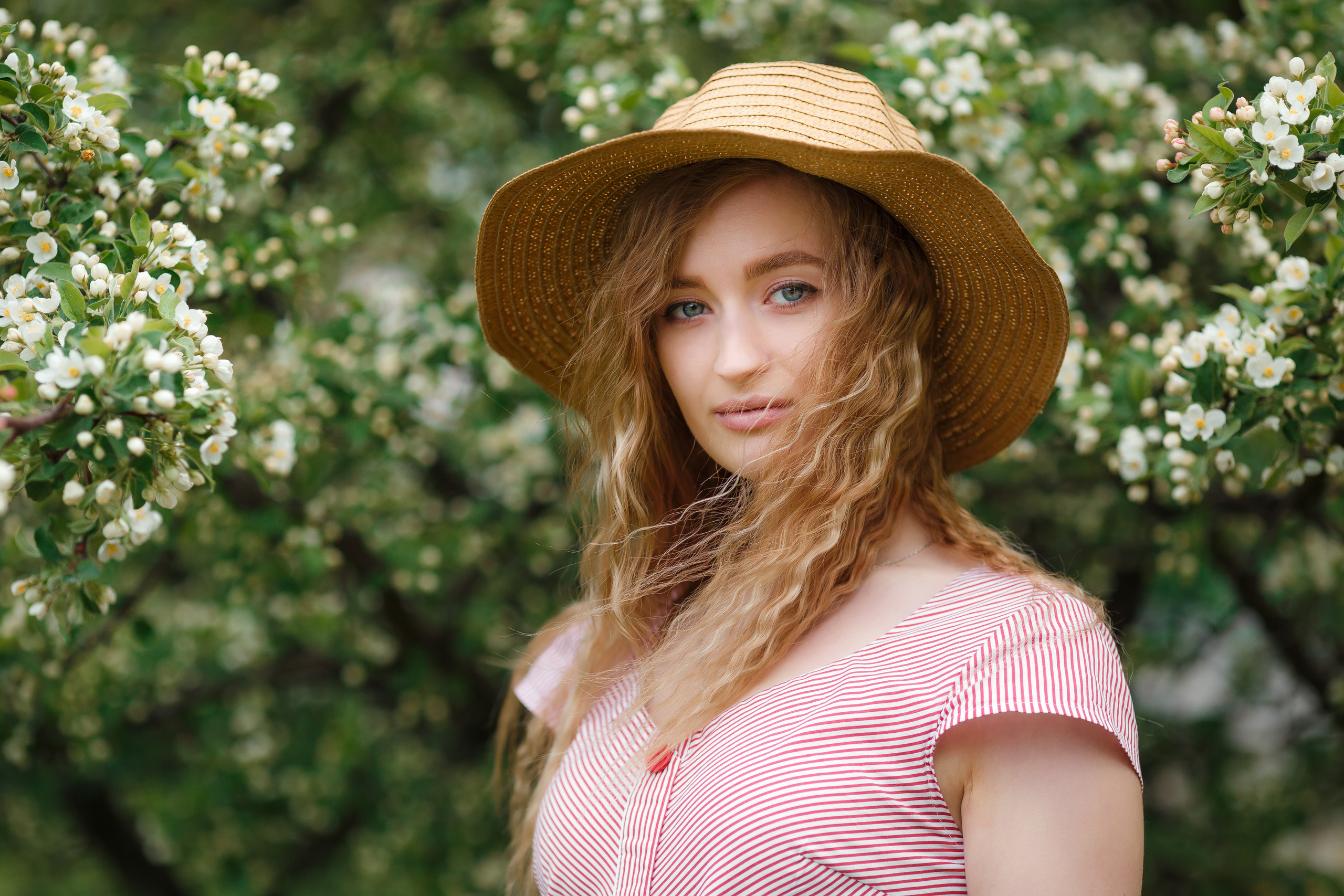 Фотосессия с Настей по цветущим садам. Свадебный и семейный фотограф Витебск, Минск, Андрей Павлов