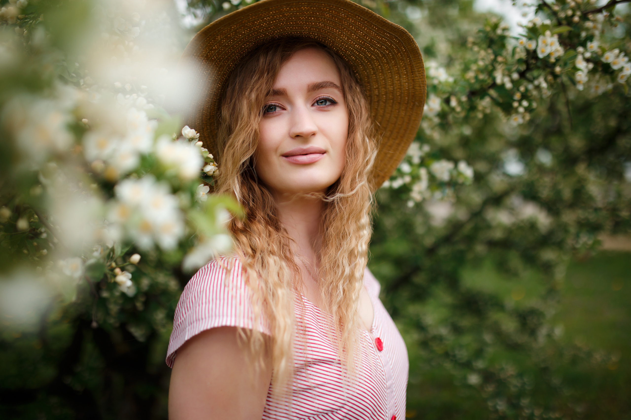 Фотосессия с Настей по цветущим садам. Свадебный и семейный фотограф Витебск, Минск, Андрей Павлов
