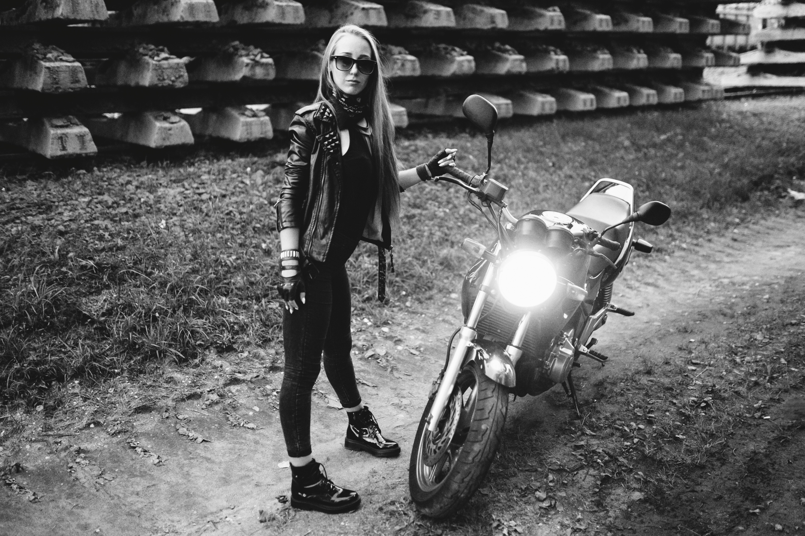 Girl on a black bike. Свадебный и семейный фотограф Витебск, Минск, Андрей Павлов