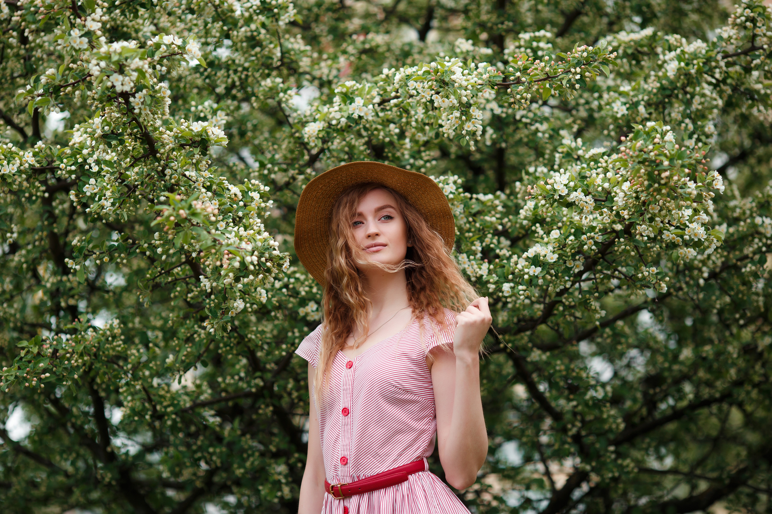 Фотосессия с Настей по цветущим садам. Свадебный и семейный фотограф Витебск, Минск, Андрей Павлов