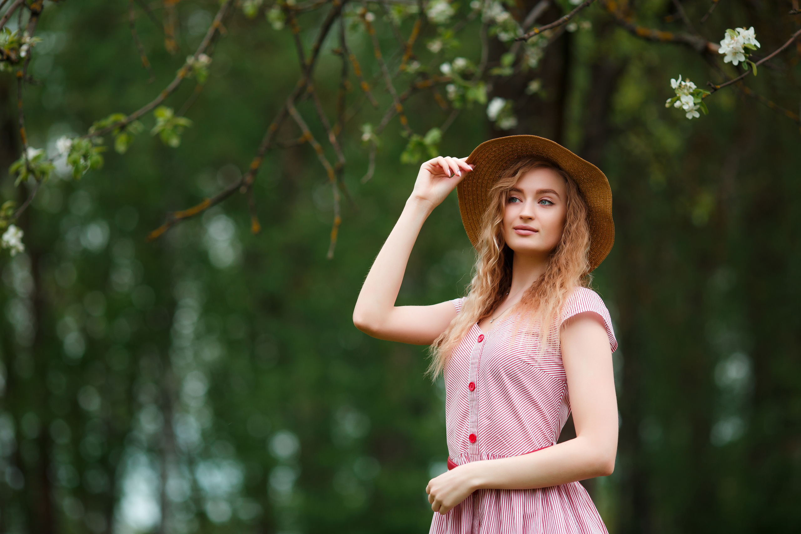 Фотосессия с Настей по цветущим садам. Свадебный и семейный фотограф Витебск, Минск, Андрей Павлов