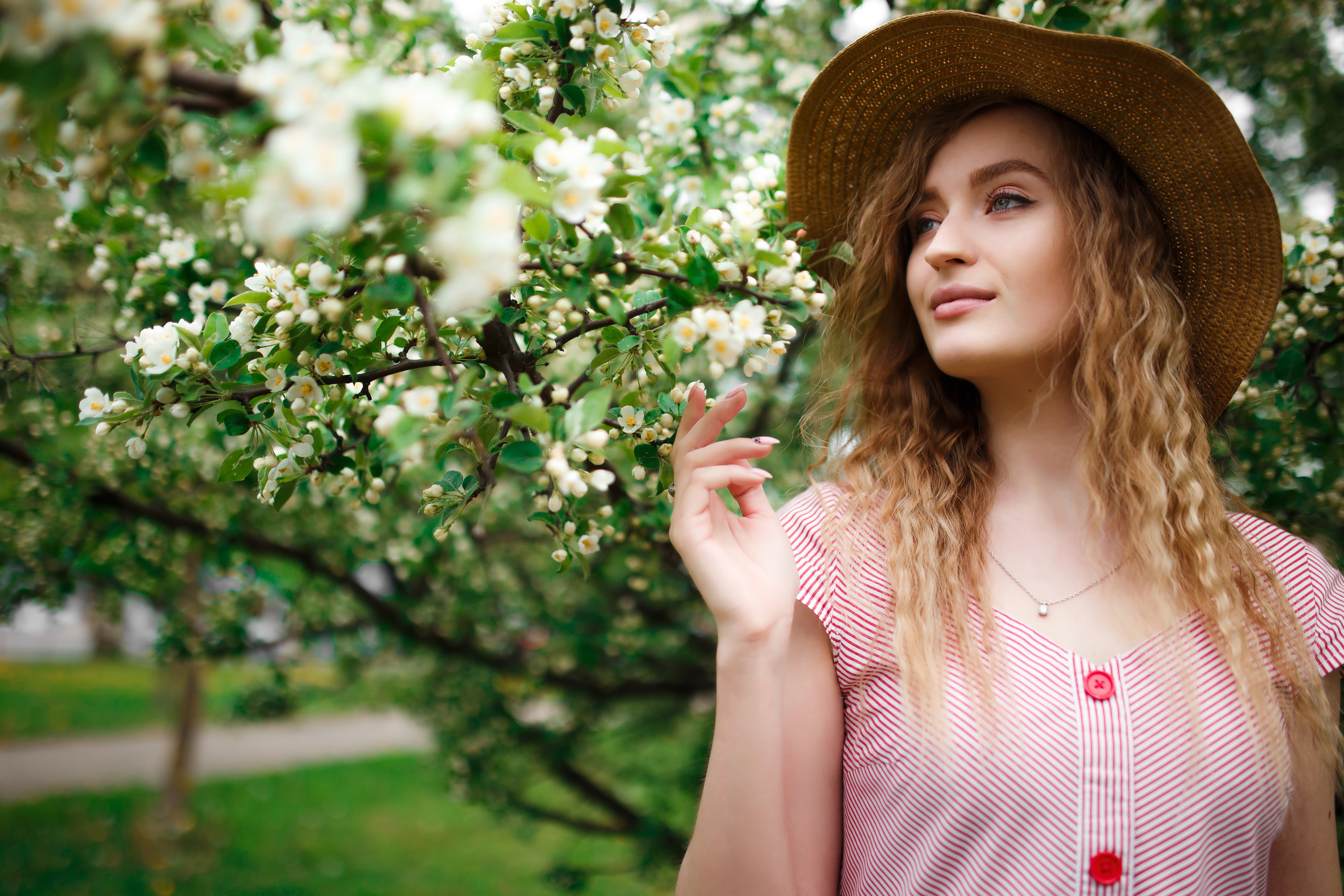 Фотосессия с Настей по цветущим садам. Свадебный и семейный фотограф Витебск, Минск, Андрей Павлов