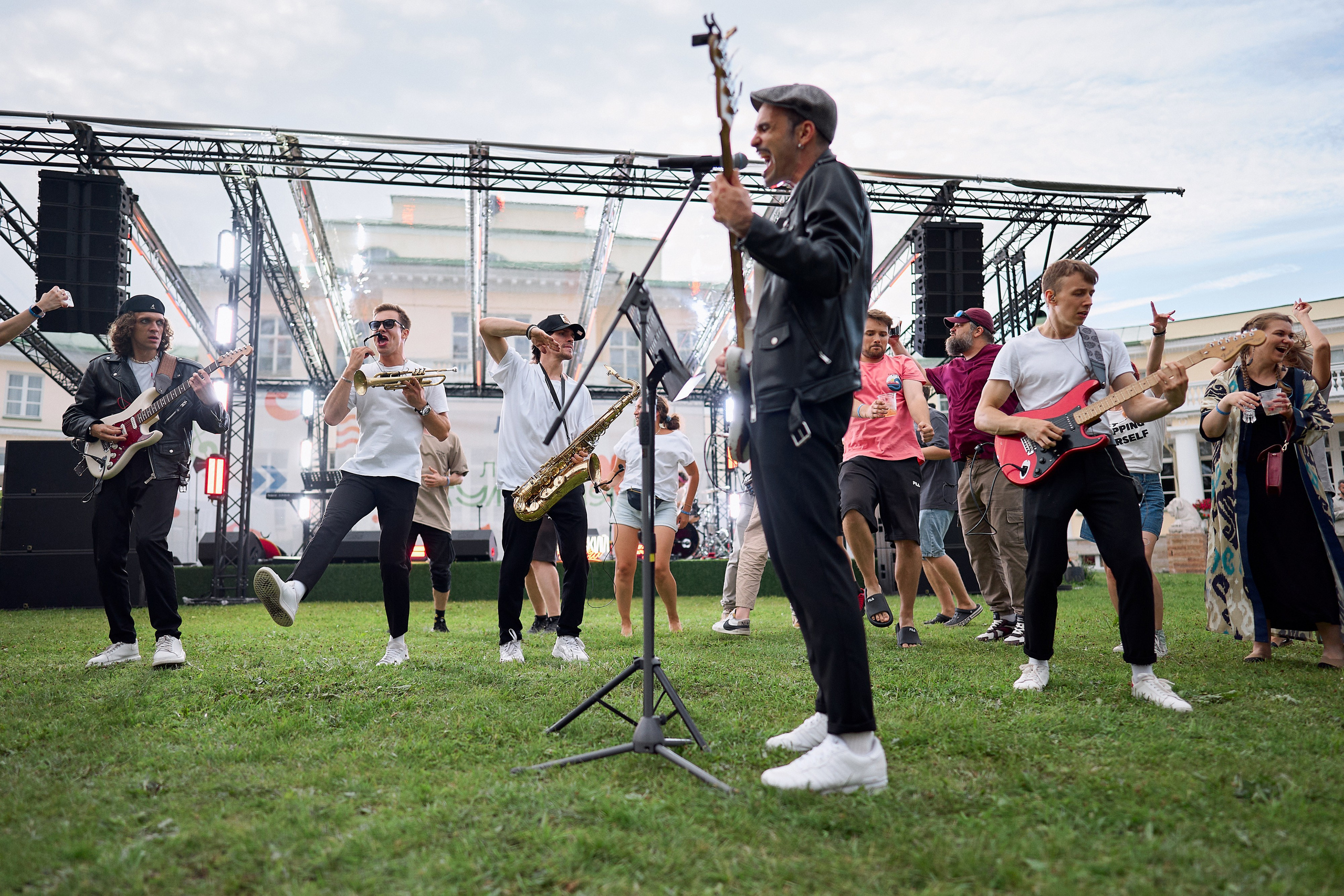 ЛЕТНИЕ ГУЛЯНИЯ LESTA