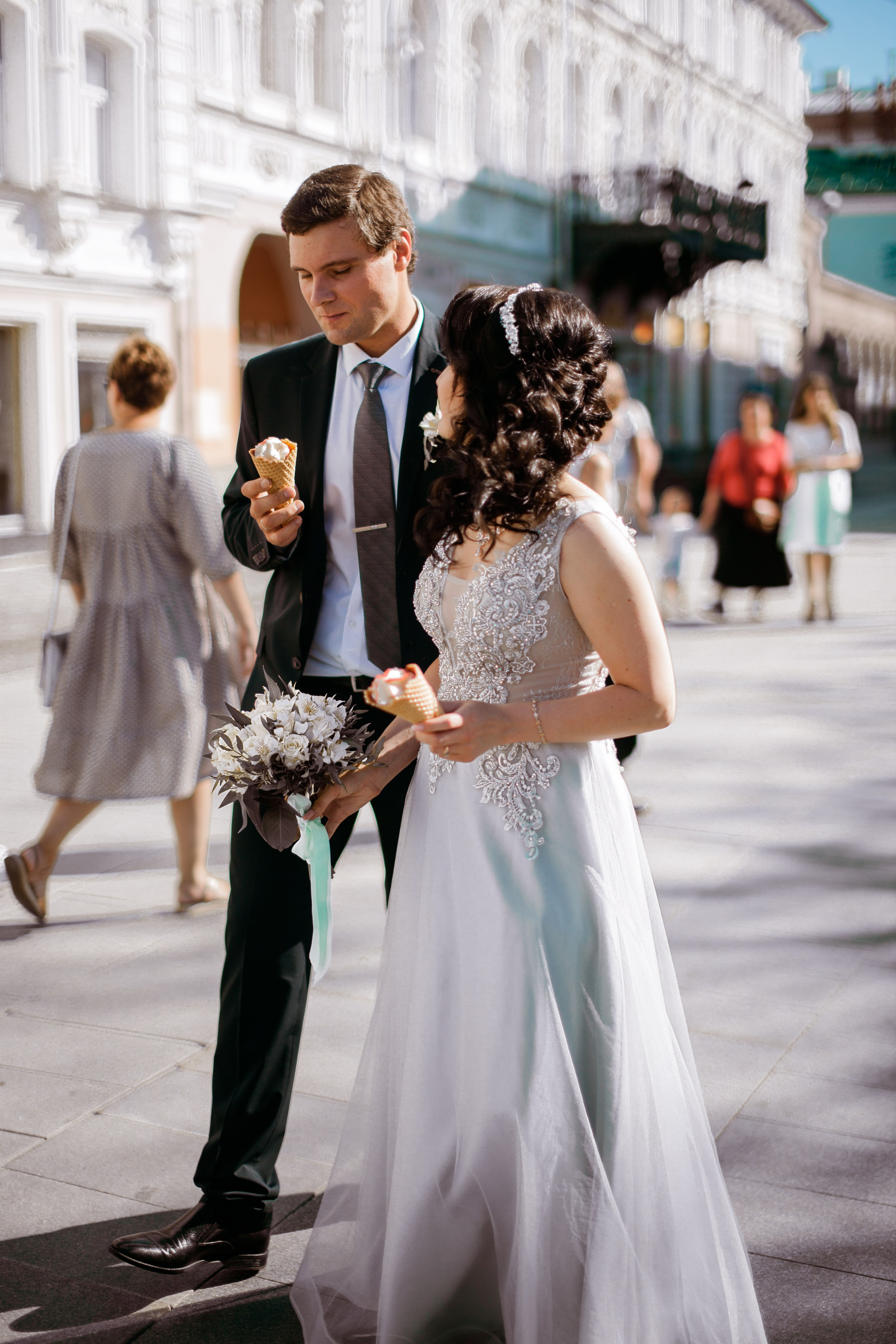 Свадебная фотосессия на улицах Нижнего Новгорода. Фотограф на крещение и венчание в Нижнем Новгороде.Свадебный Фотограф