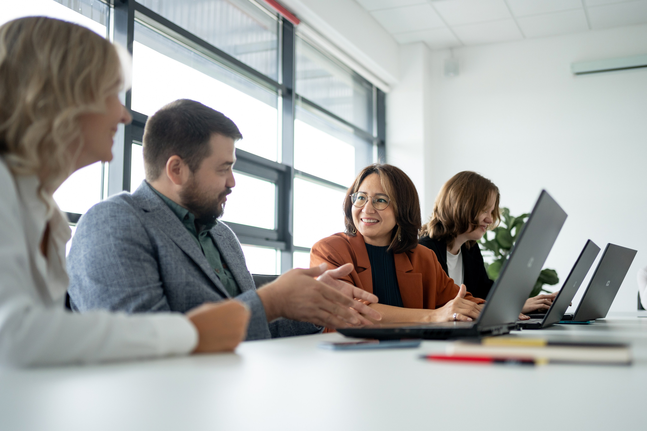 Постановочная портретная фотосъемка. Продакшн для девелопмента и реального сектора