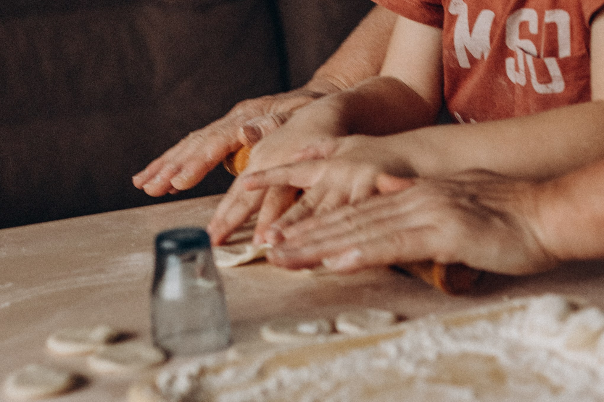 Бабушка с внуками. Семейный фотограф lifestyle в Новосибирске Елена Шпилевая