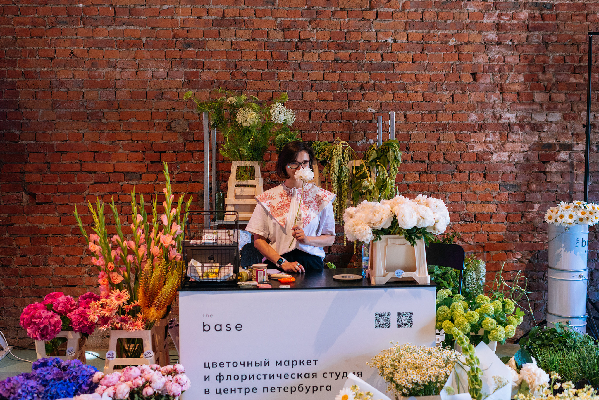 The base. Доставка цветов. Репортажный фотограф в Санкт-Петербурге Анастасия Клёпова