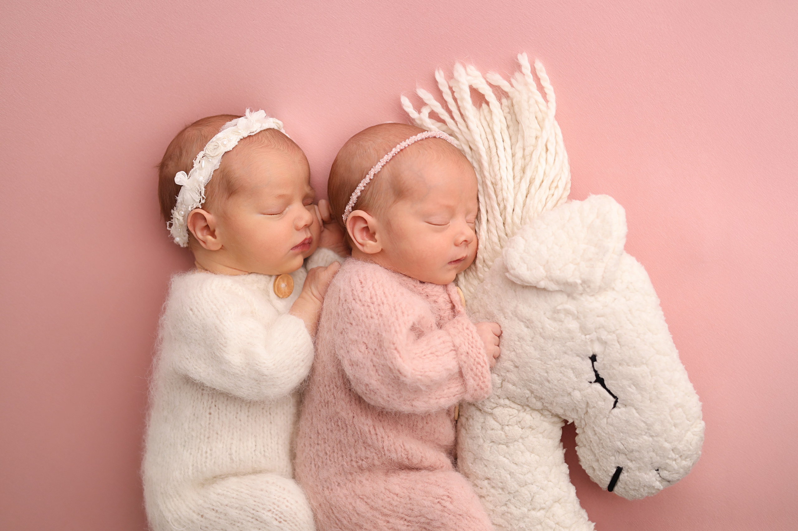 Ньюборн съемка двойняшек в Москве. Фотограф новорожденных Москва. Ньюборн фотограф Москва