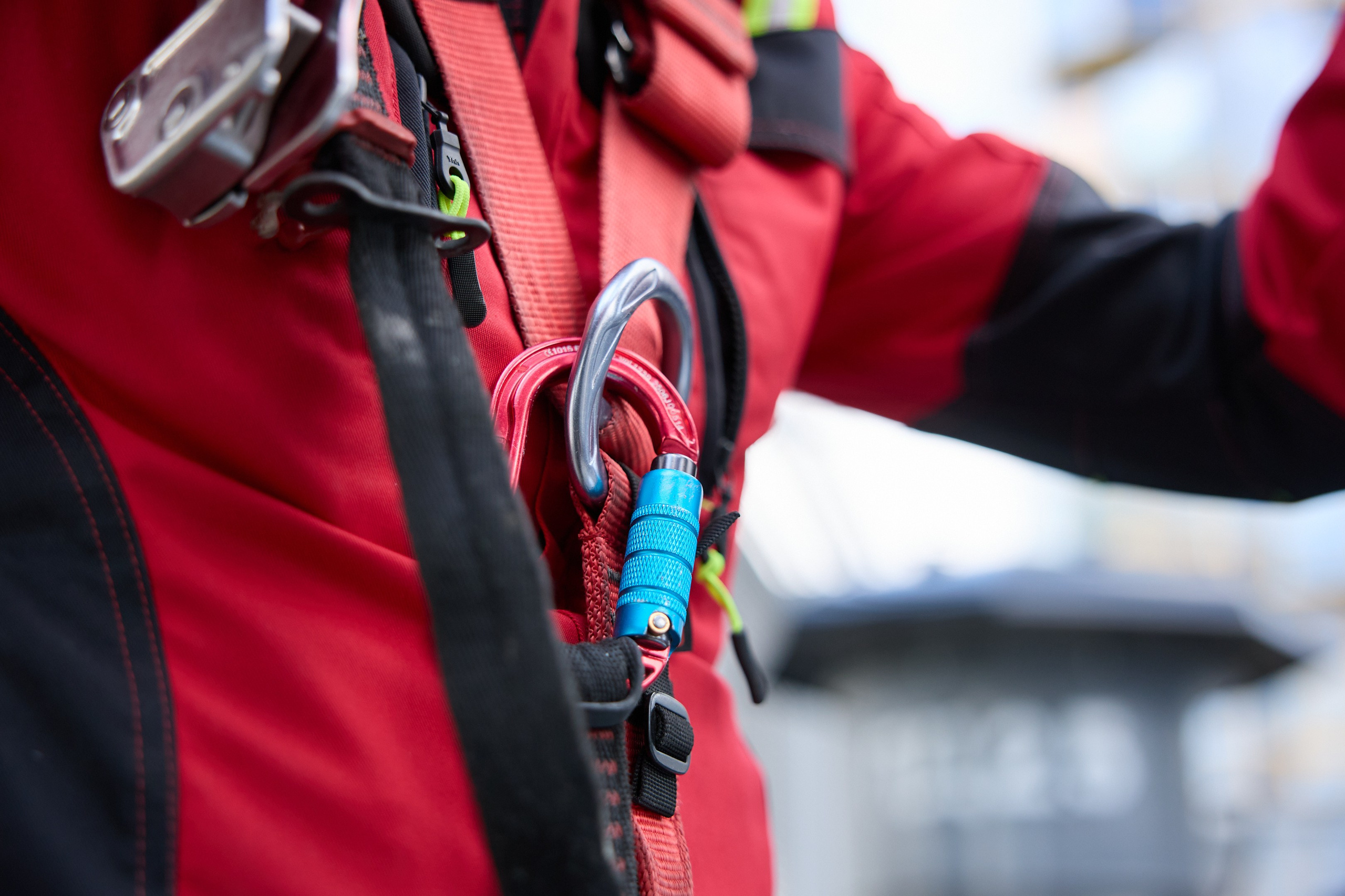 Команда промышленных альпинистов за работой. Андрей Дунин | Предметная, портретная и интерьерная съёмка