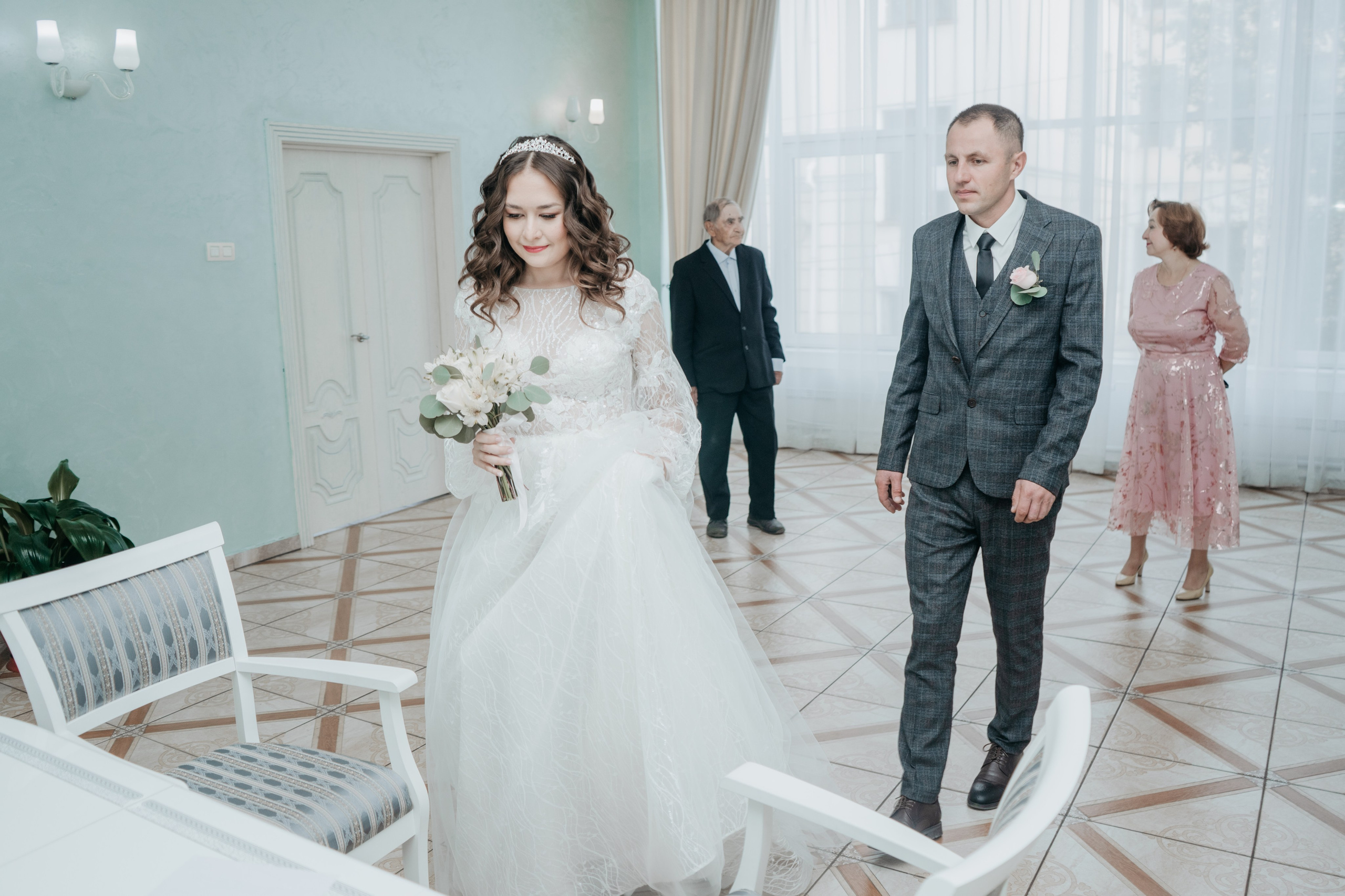 Свадебный фотографии с прогулки в окрестностях Улан-Удэ. Фотограф в Улан-Удэ. Свадебный фотограф в Улан-Удэ