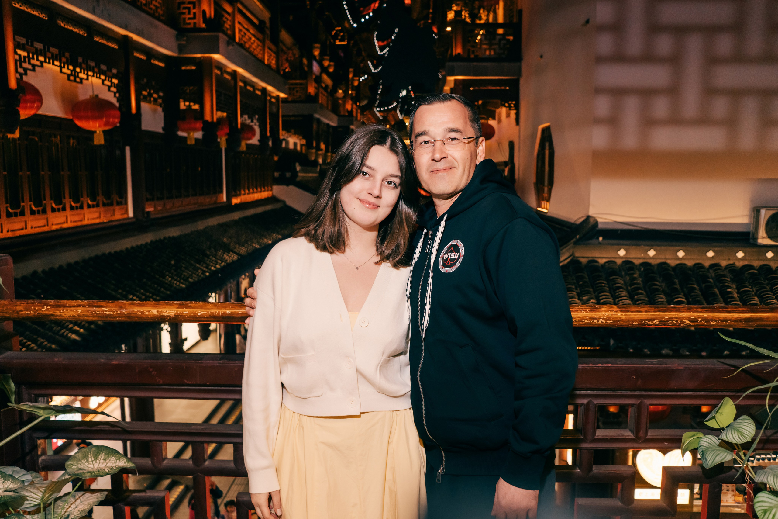 Evening Family Photo Session at Yuyuan Bazaar in Shanghai