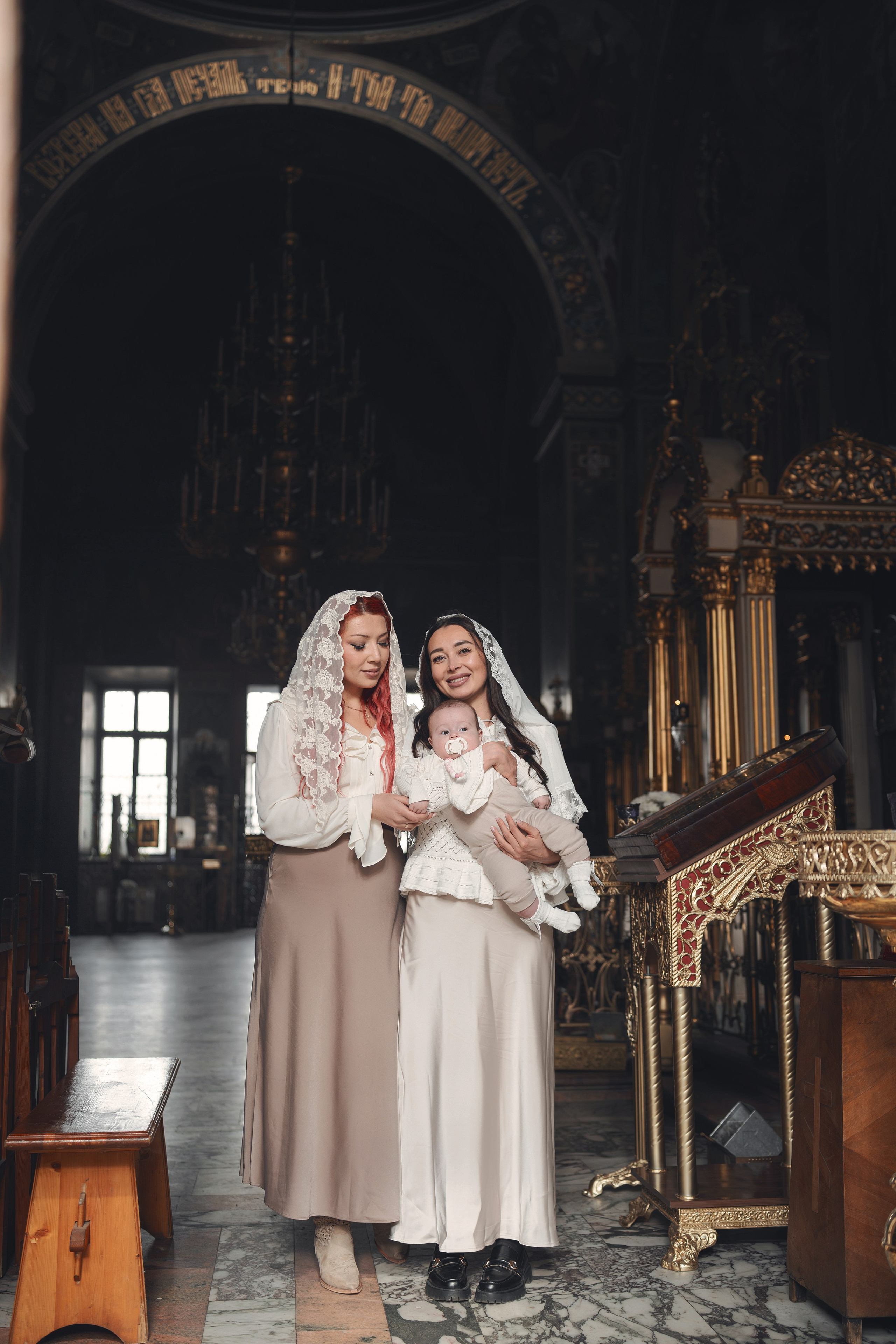 Крещение в православном Храме Воскресения Словущего в Даниловской Слободе. Семейный фотограф в Москве 📸