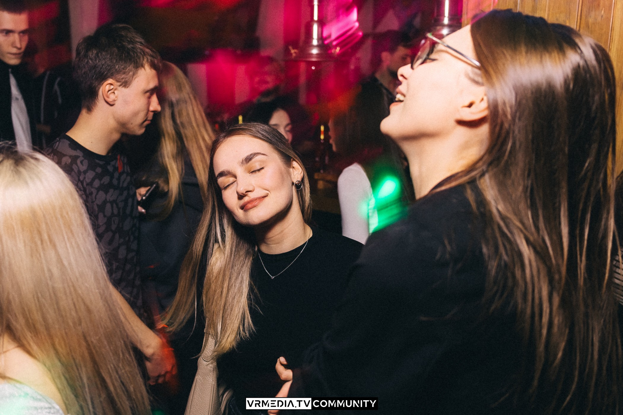 Бар «Cosmo»: Прощальная вечеринка