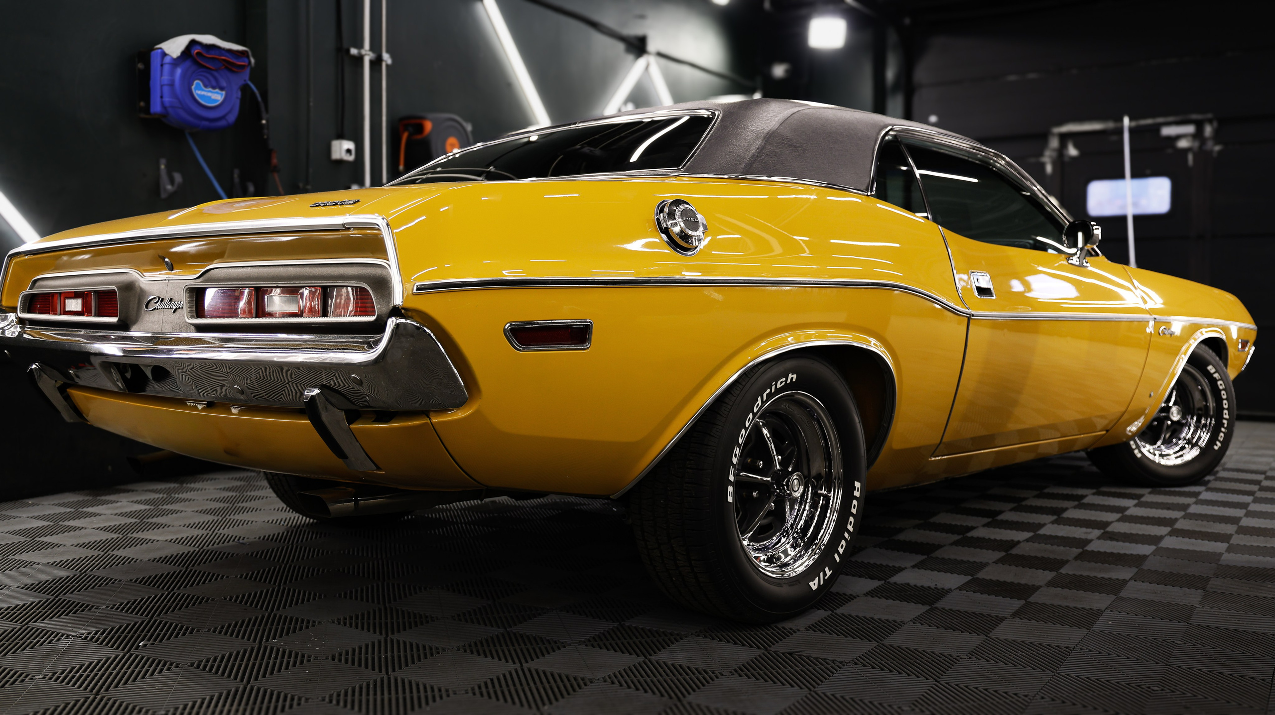 Dodge Challenger. NK