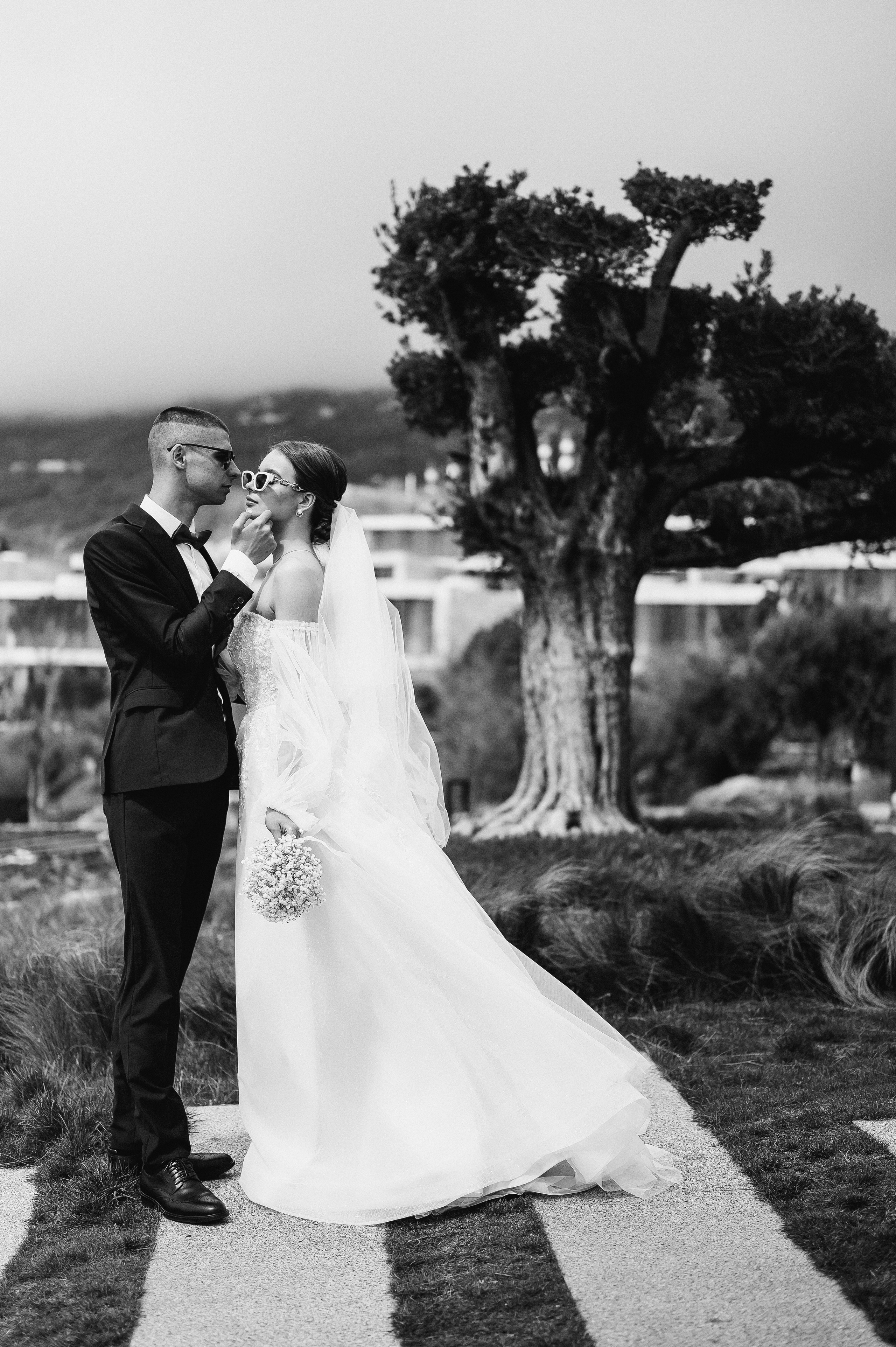 Свадебное утро и прогулка красивой яркой пары. Свадебный и семейный фотограф в Симферополе Дарья Маркова