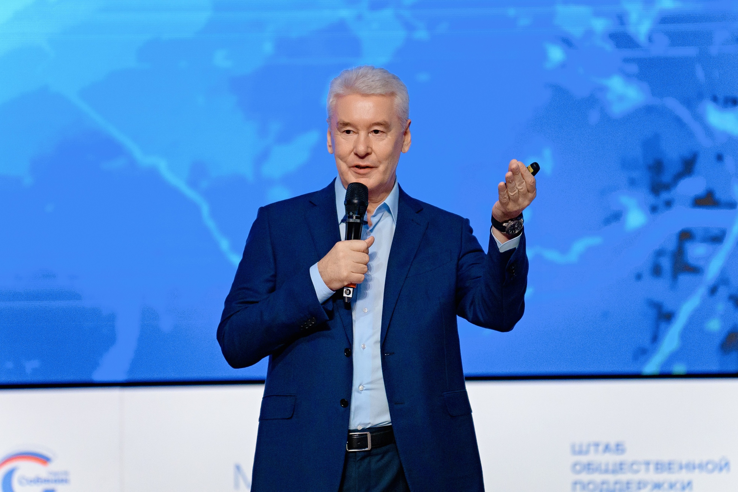 Политические события: "Фотография политического события, на которой изображены выступающие политики." Собянин. Мэр Москвы. Выборы. Москва. Единая Россия