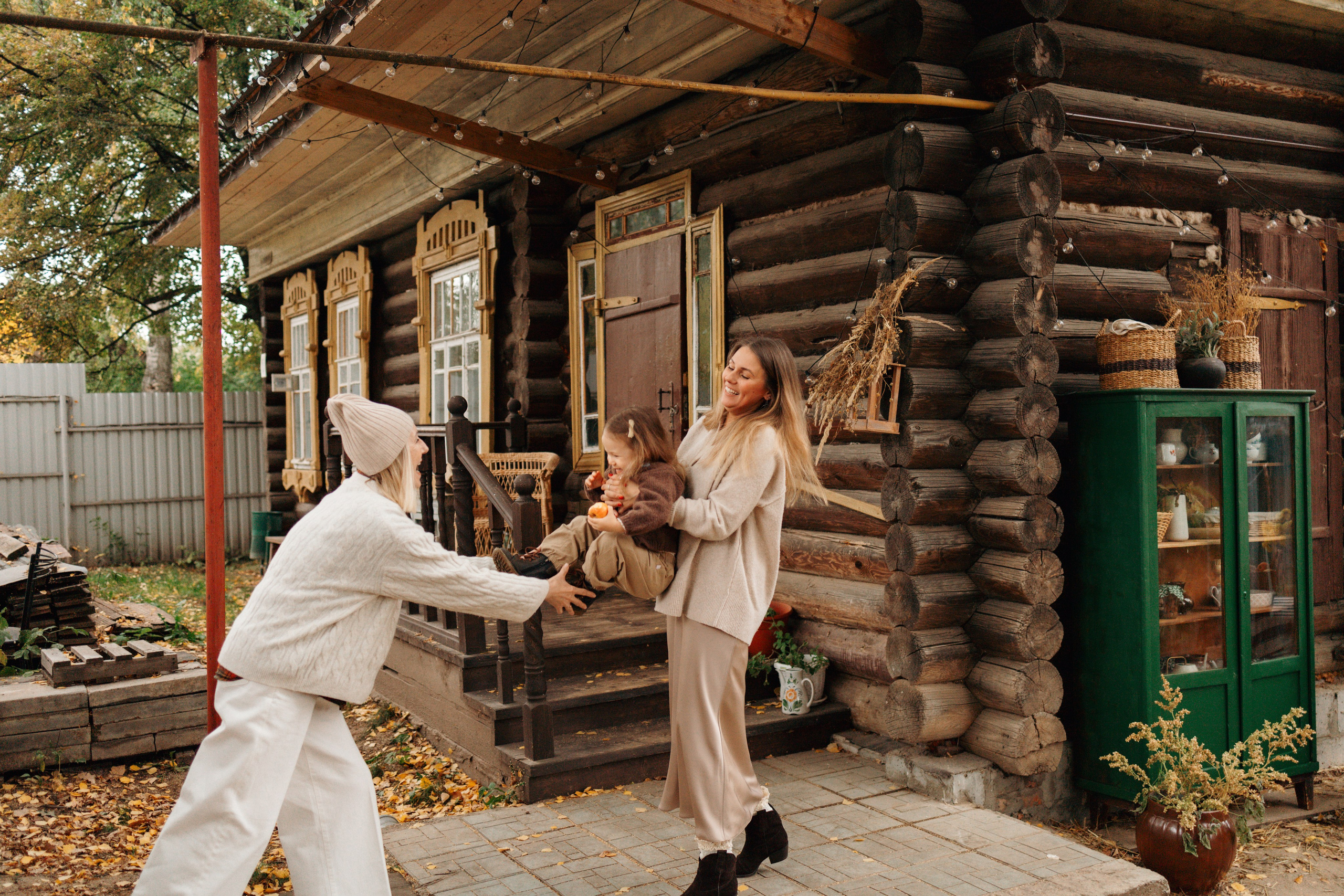 Осень в ладошках мамы. Ваш фотограф