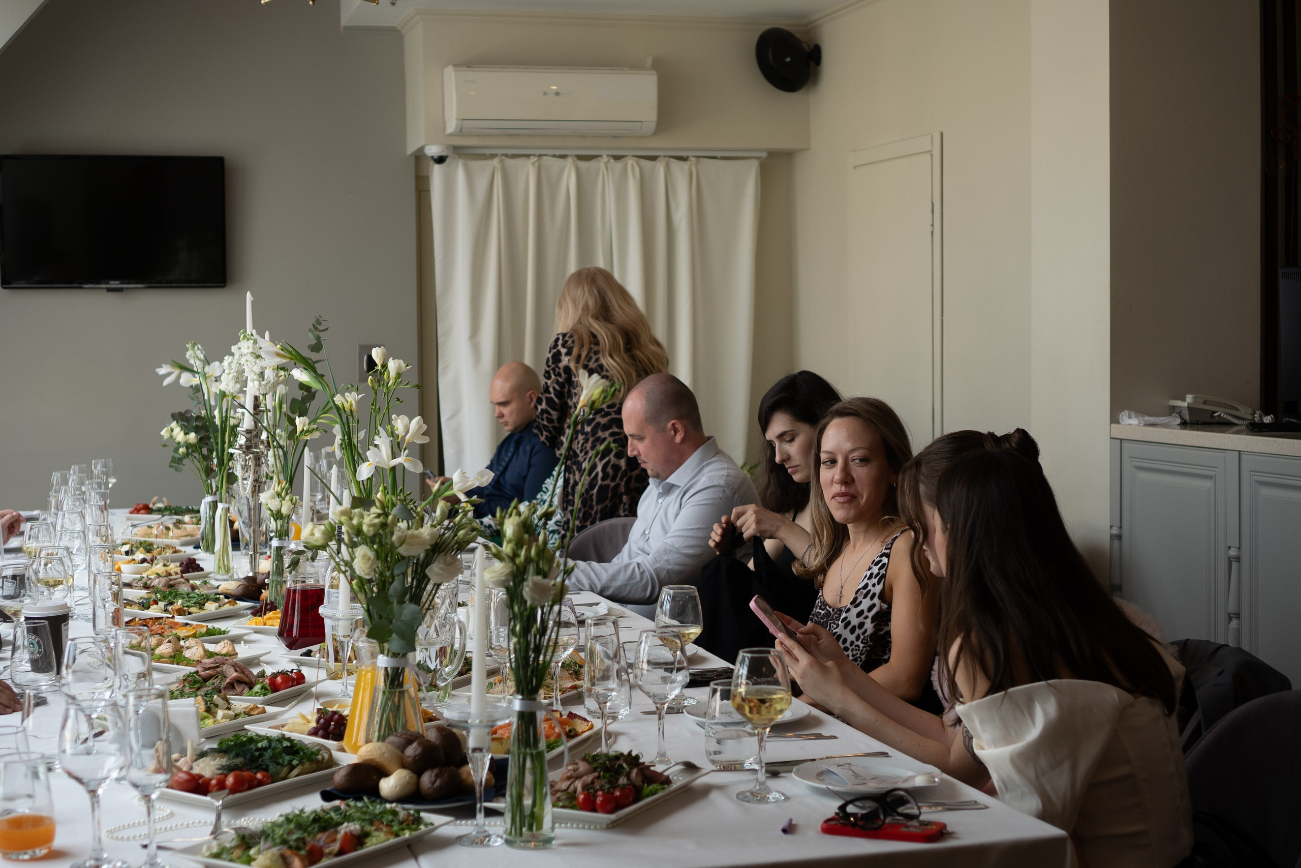 СВАДЕБНЫЙ БАНКЕТ НА ВЛАДИМИРСКОЙ В САНКТ-ПЕТЕРБУРГЕ (КАМЕРНАЯ СВАДЬБА). Профессиональный фотограф, Санкт-Петербург — Виктория Богомолова