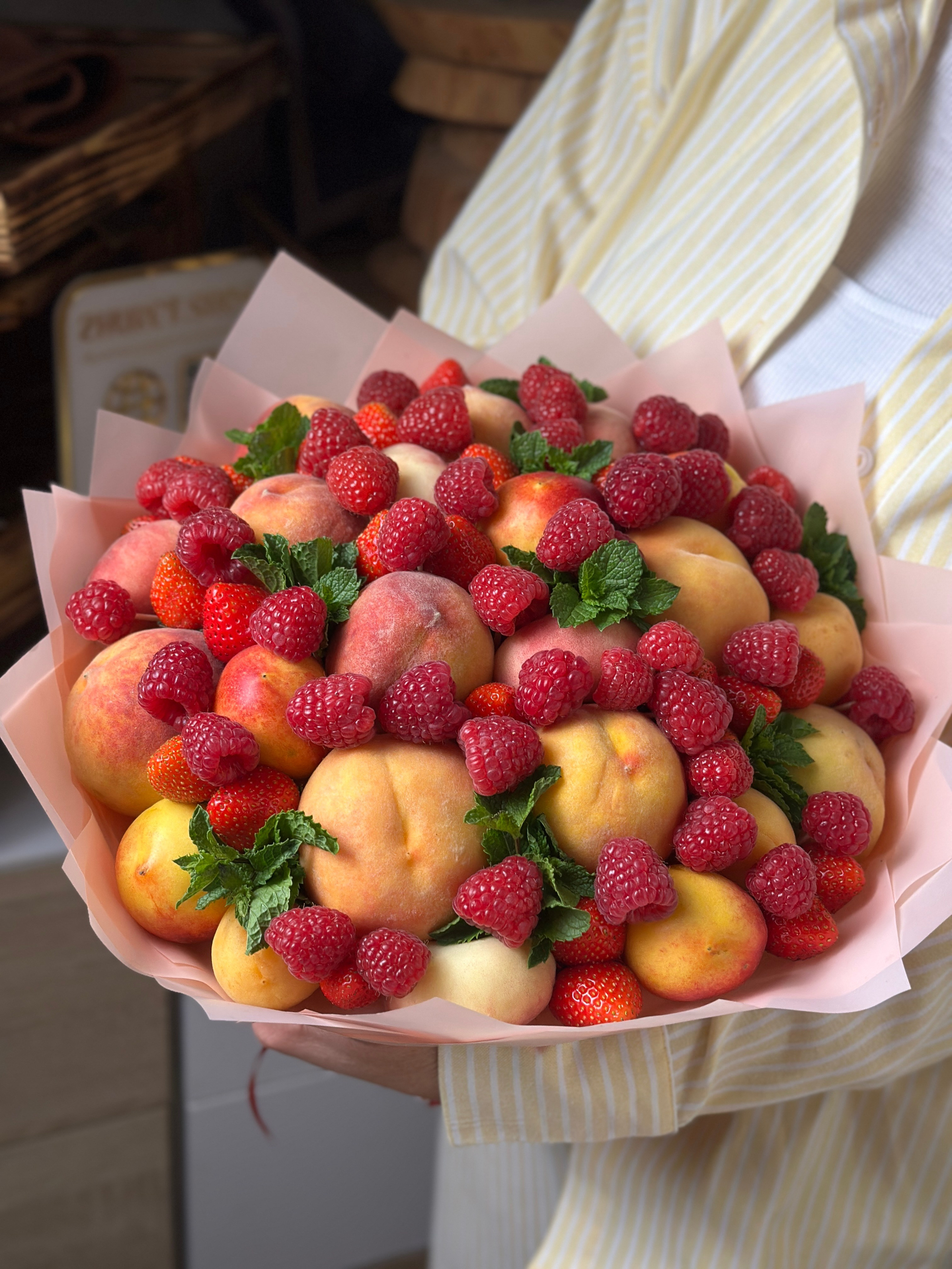Фруктовые. Выездной кейтеринг, съедобные букеты, торты и сладости на заказ